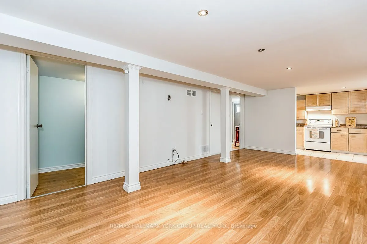 6 Davis Road, #LOWER