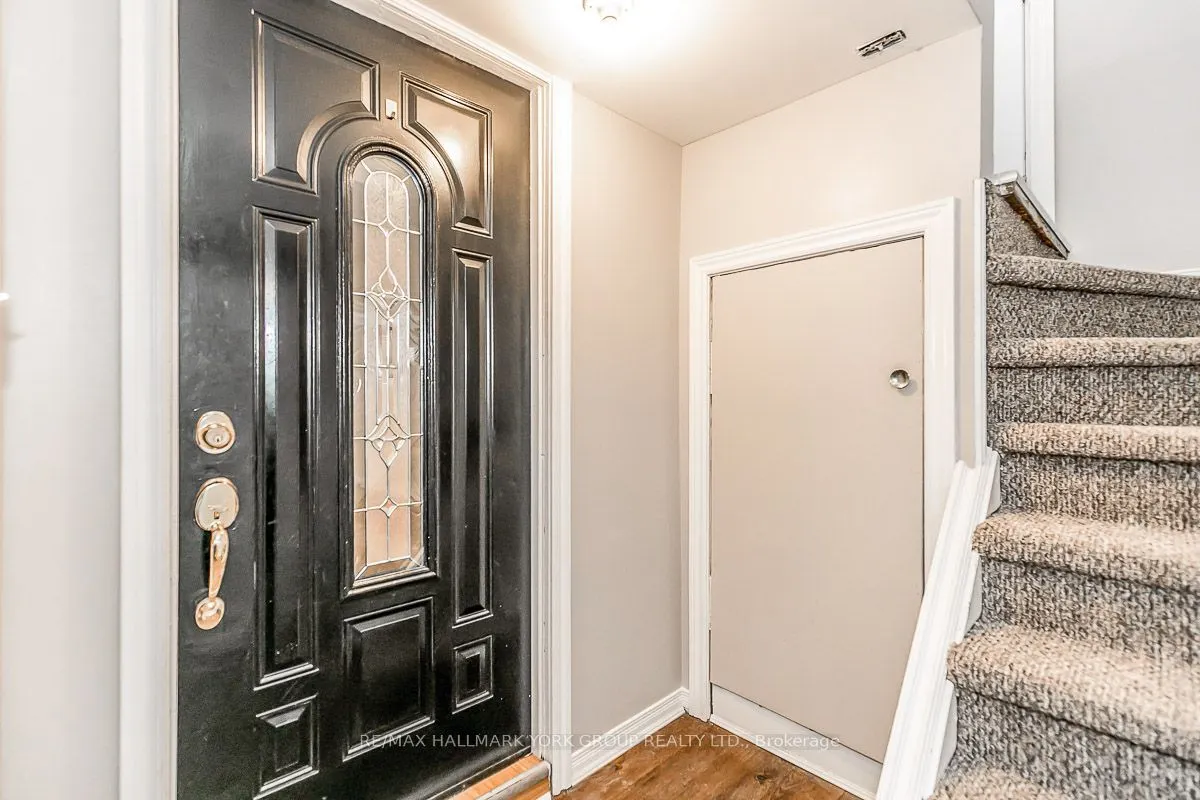 6 Davis Road, #LOWER