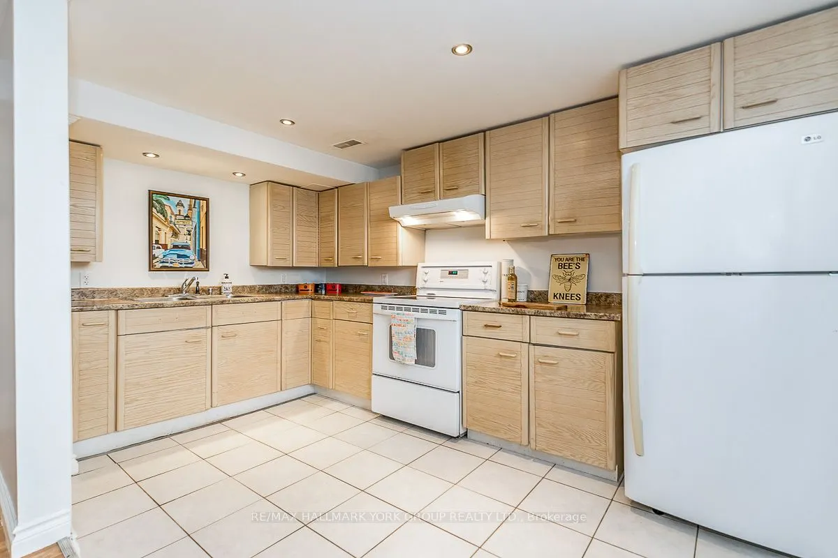 6 Davis Road, #LOWER