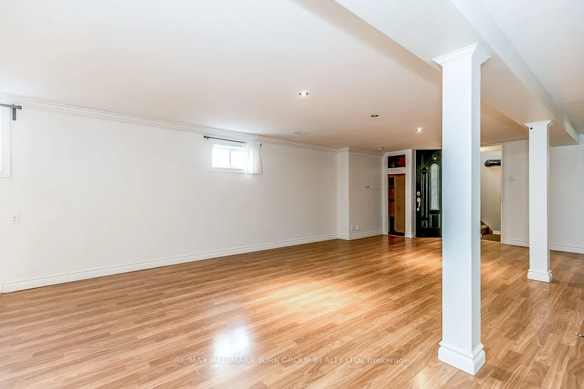 6 Davis Road, #LOWER