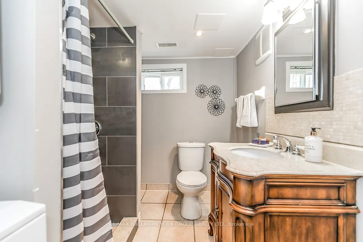 6 Davis Road, #LOWER