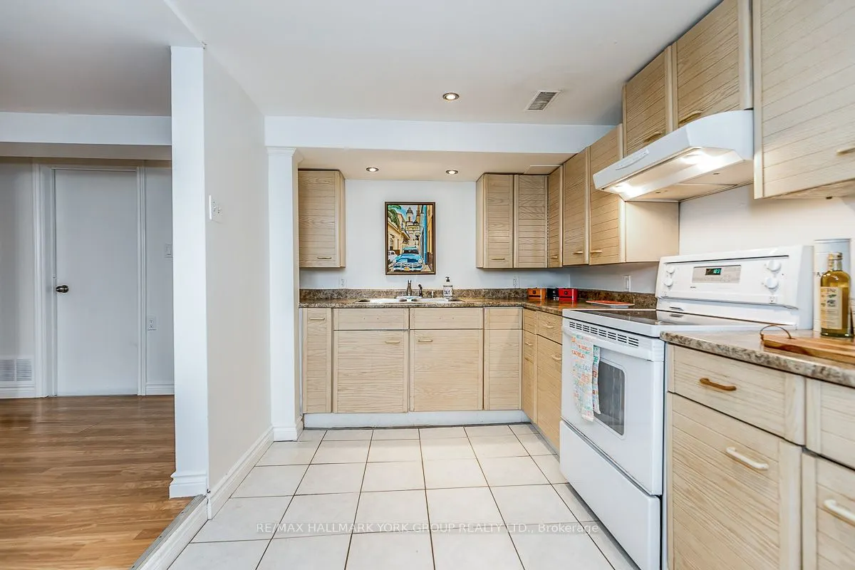 6 Davis Road, #LOWER