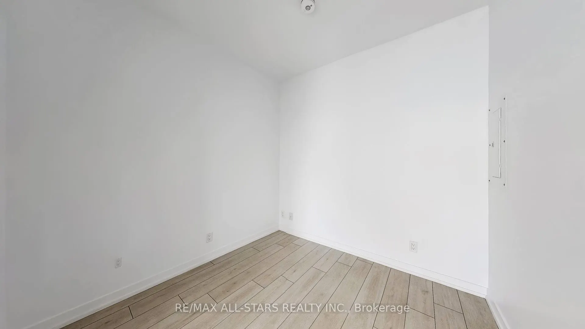 950 Portage Parkway, #5003