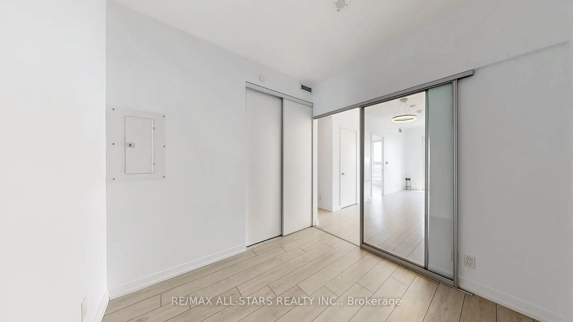 950 Portage Parkway, #5003
