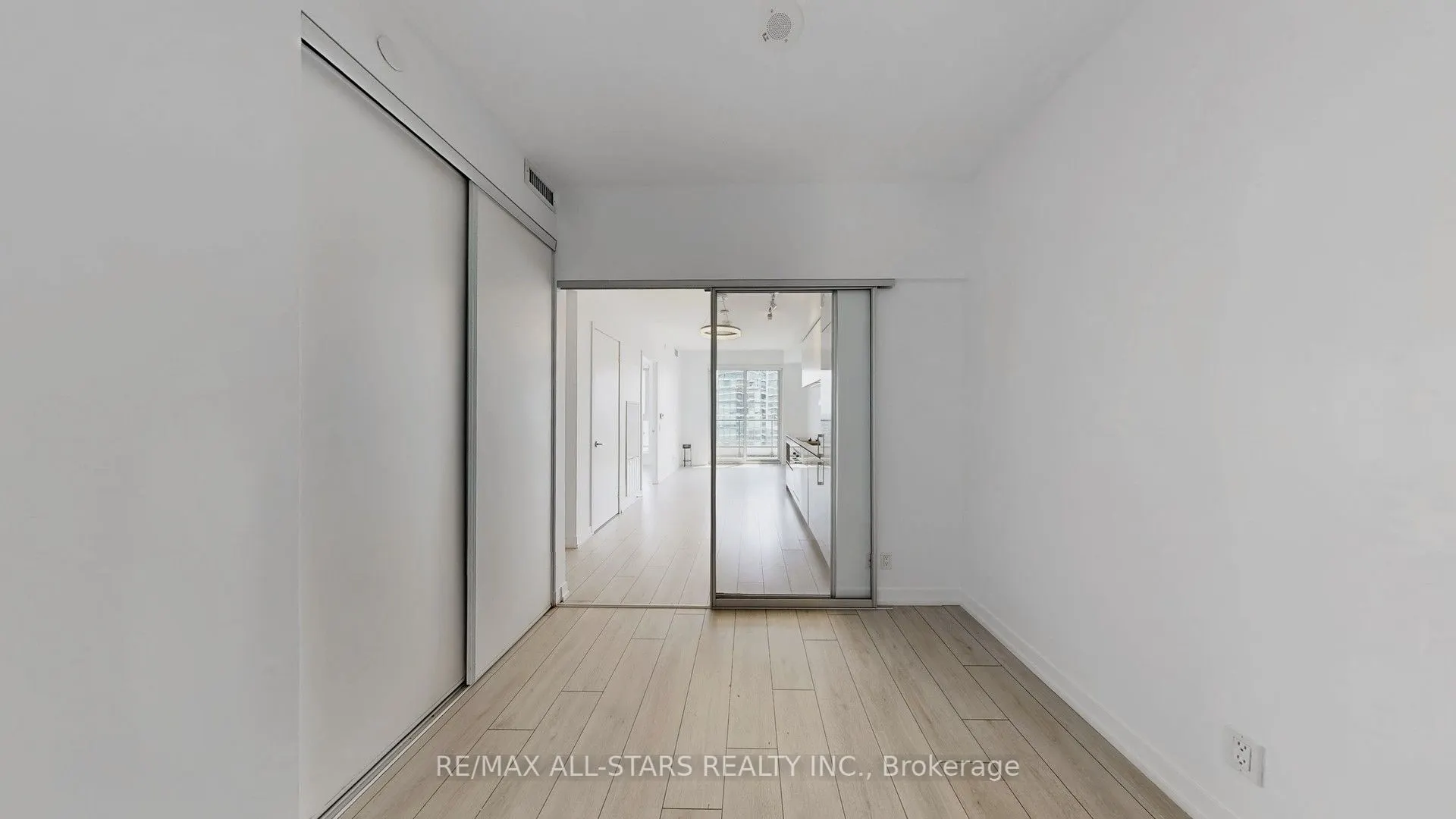 950 Portage Parkway, #5003