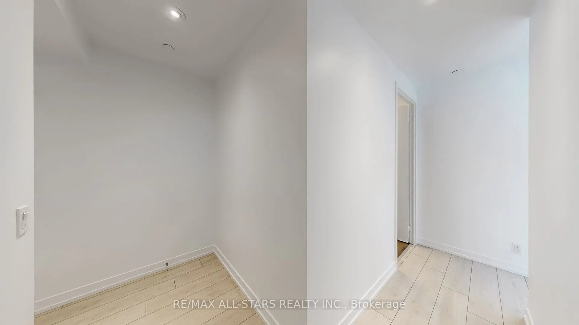 950 Portage Parkway, #5003