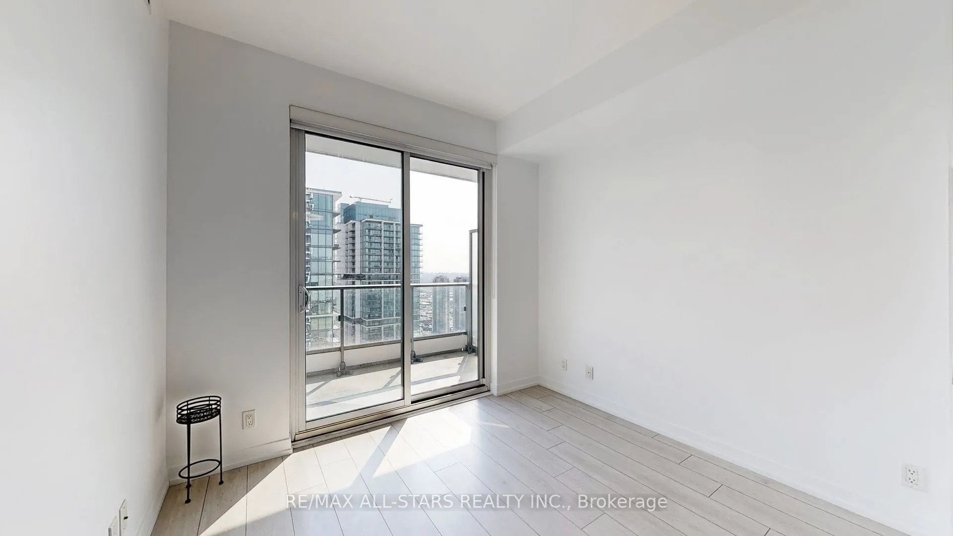950 Portage Parkway, #5003