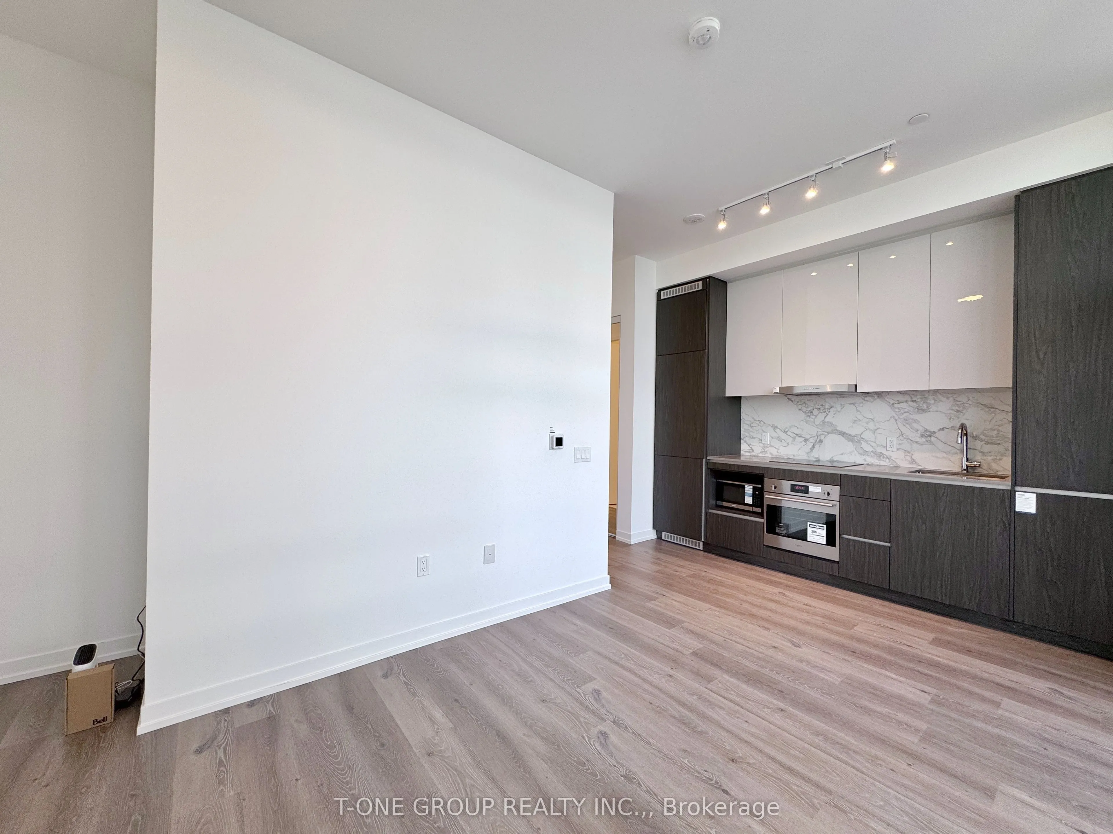 28 Interchange Way, #607