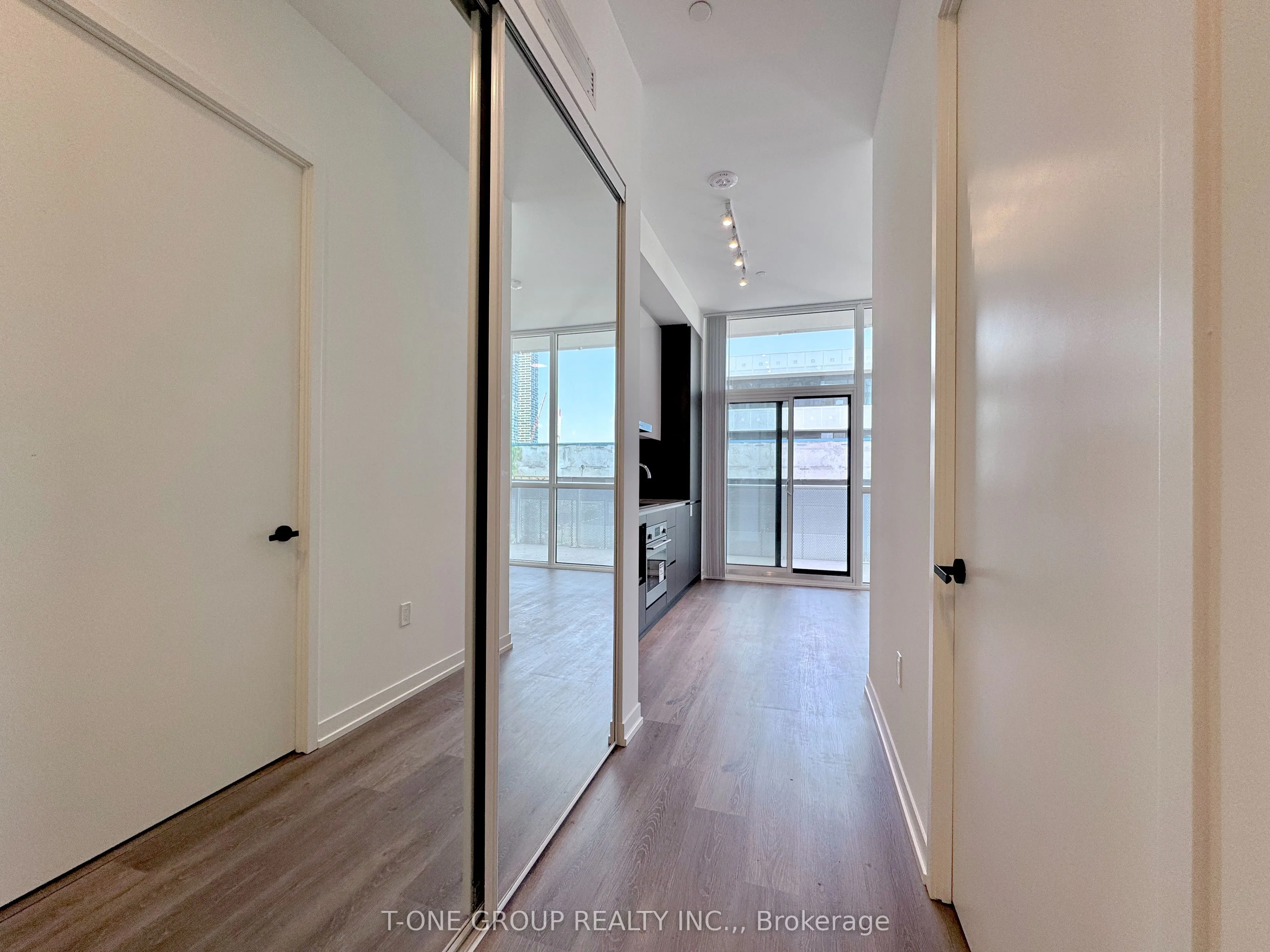 28 Interchange Way, #607