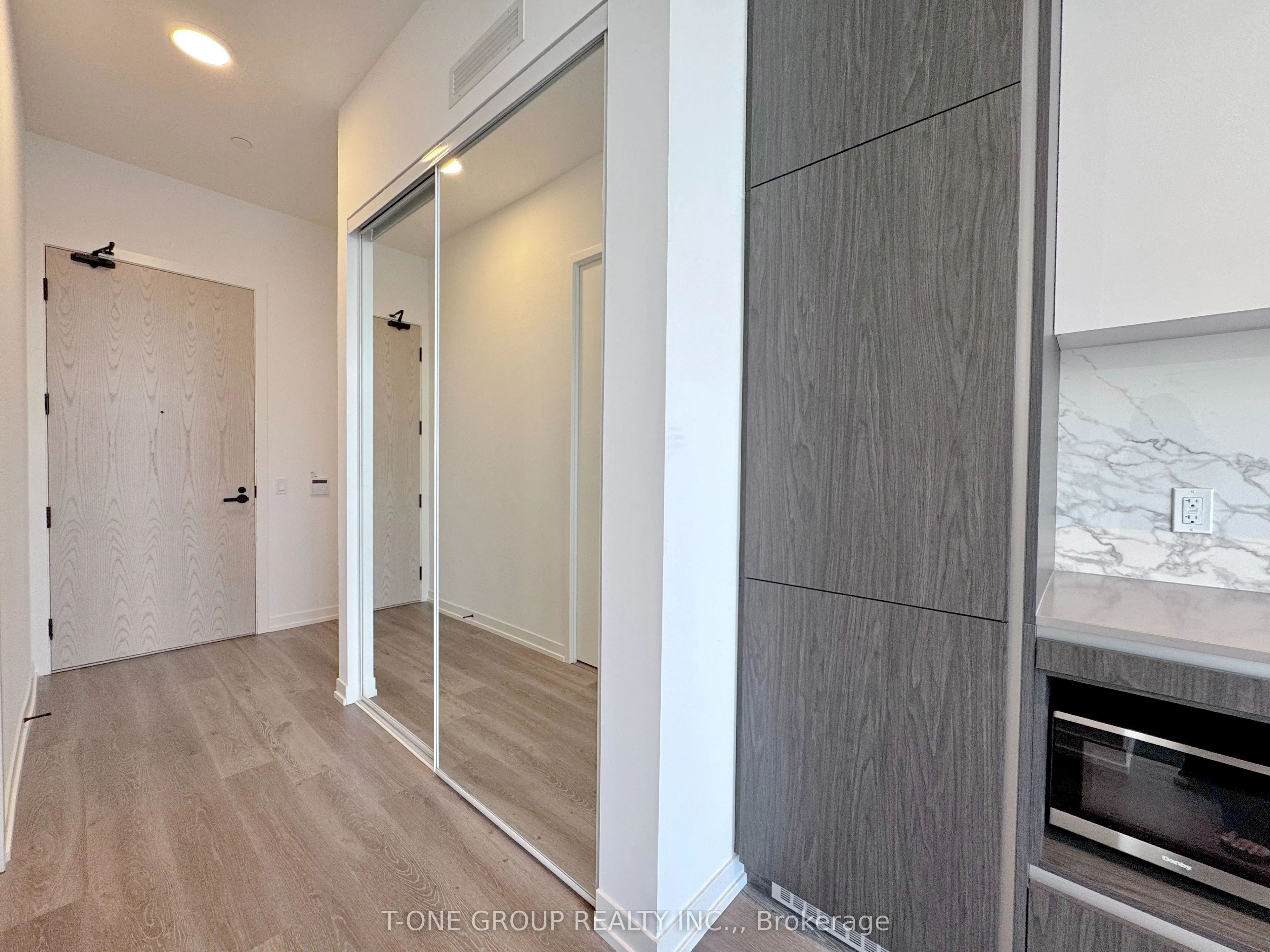 28 Interchange Way, #607