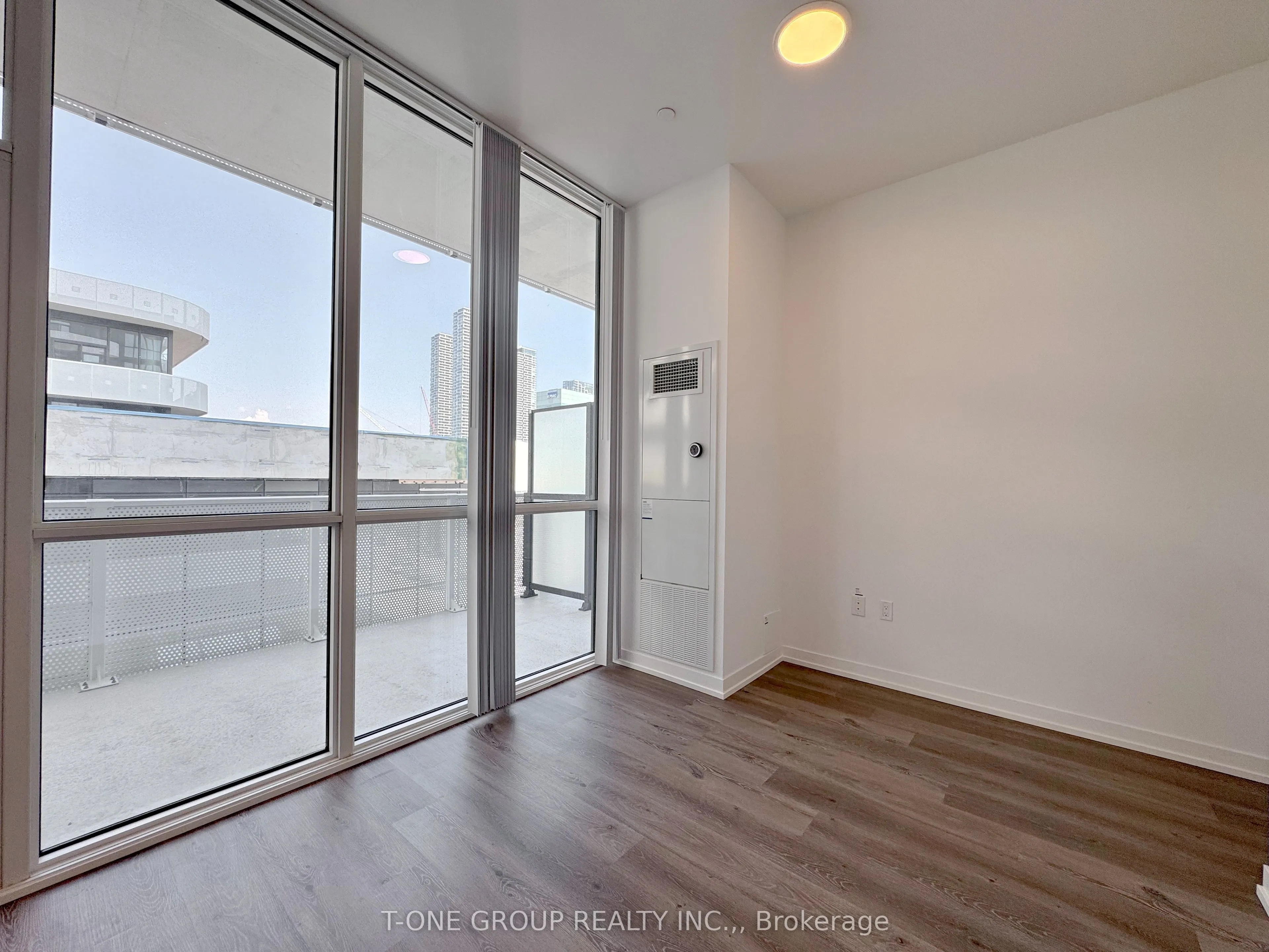 28 Interchange Way, #607