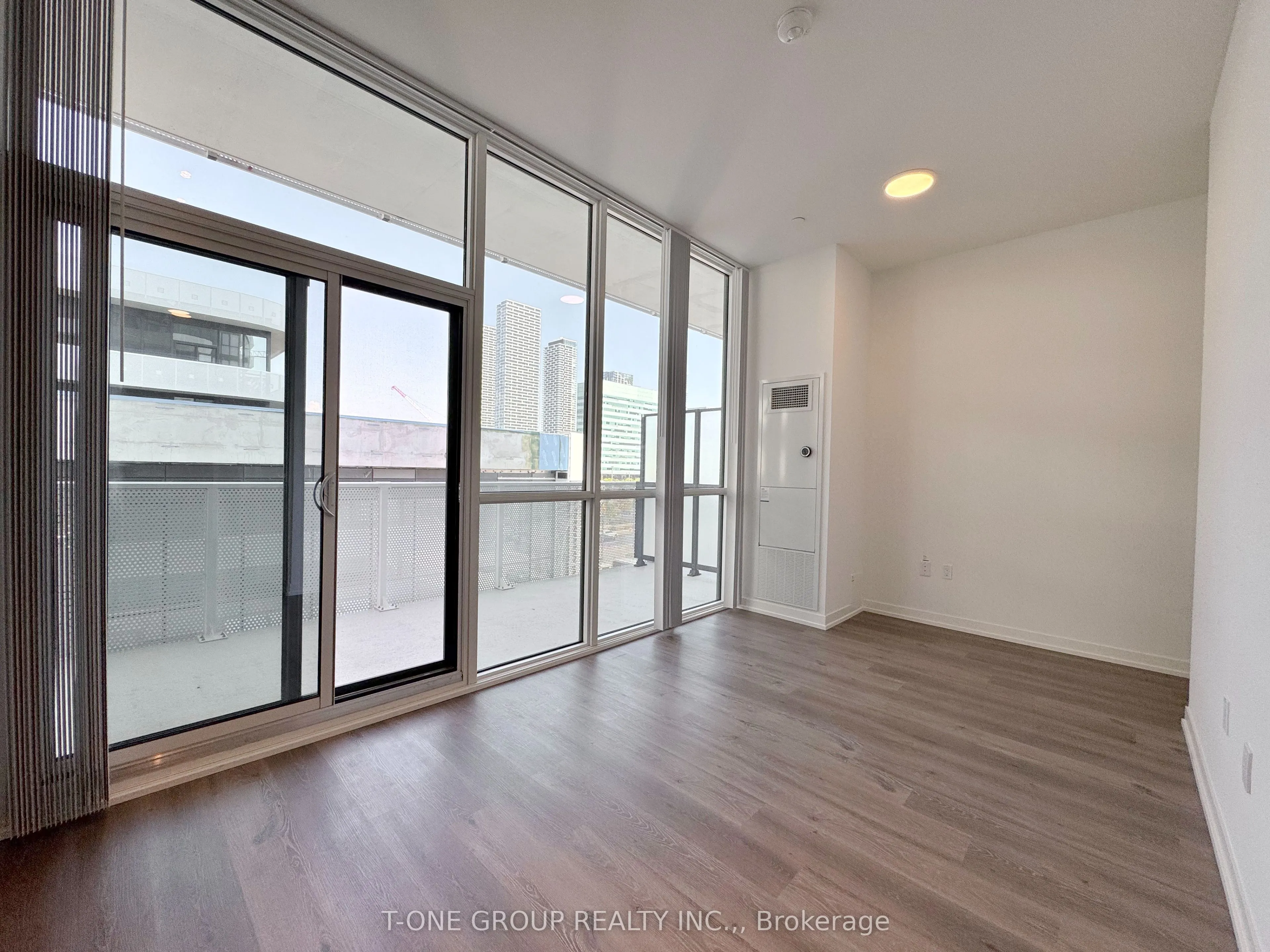 28 Interchange Way, #607