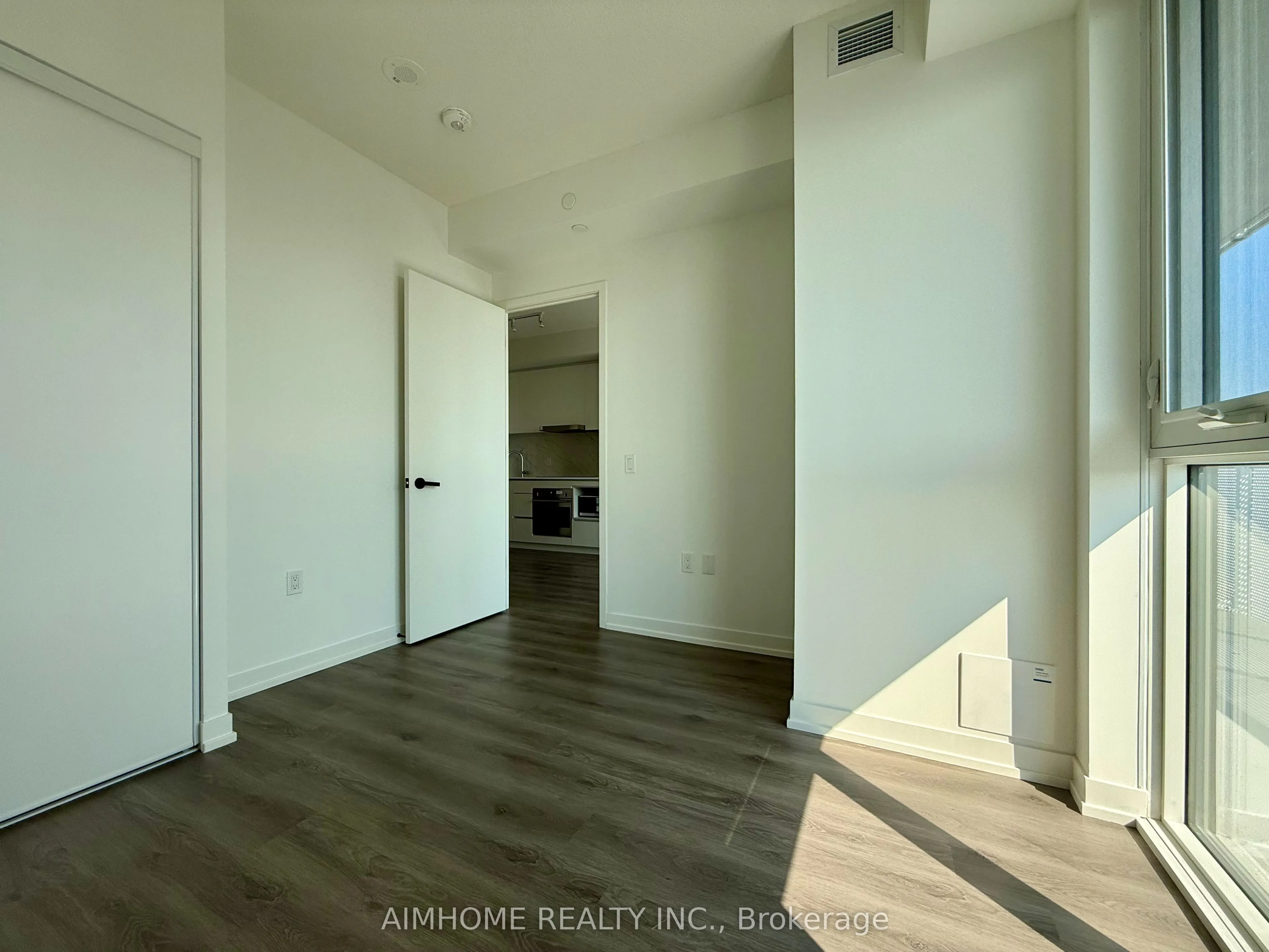 28 Interchange Way, #3207