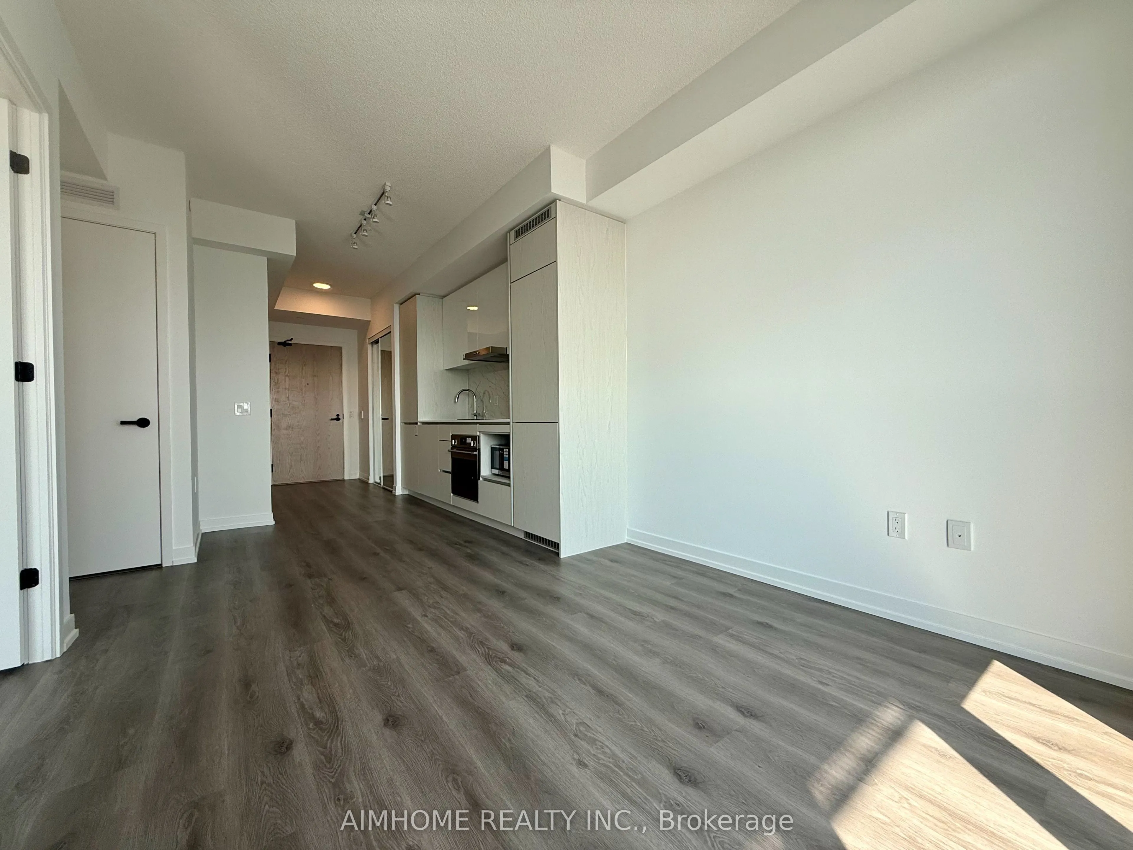 28 Interchange Way, #3207