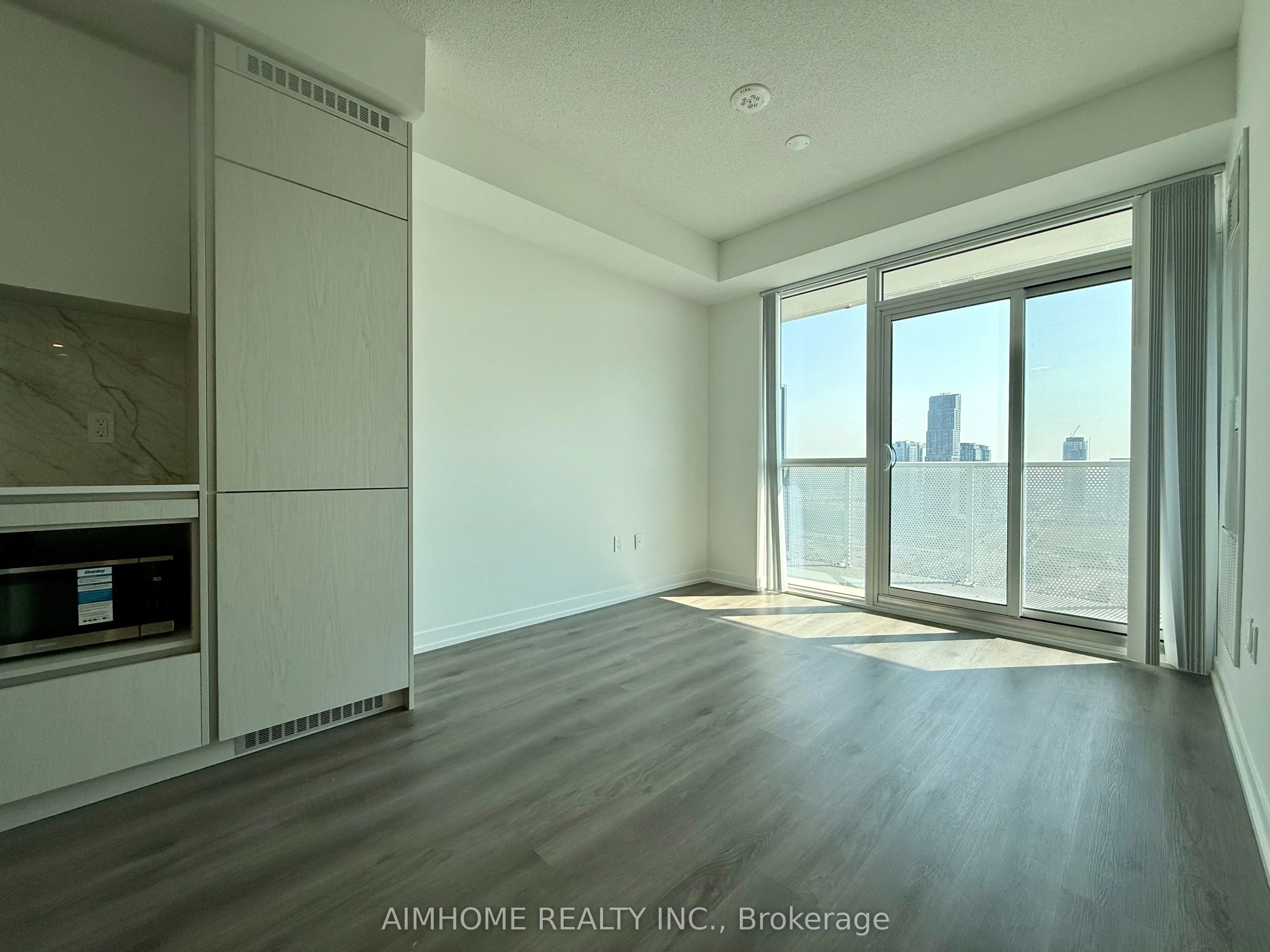 28 Interchange Way, #3207