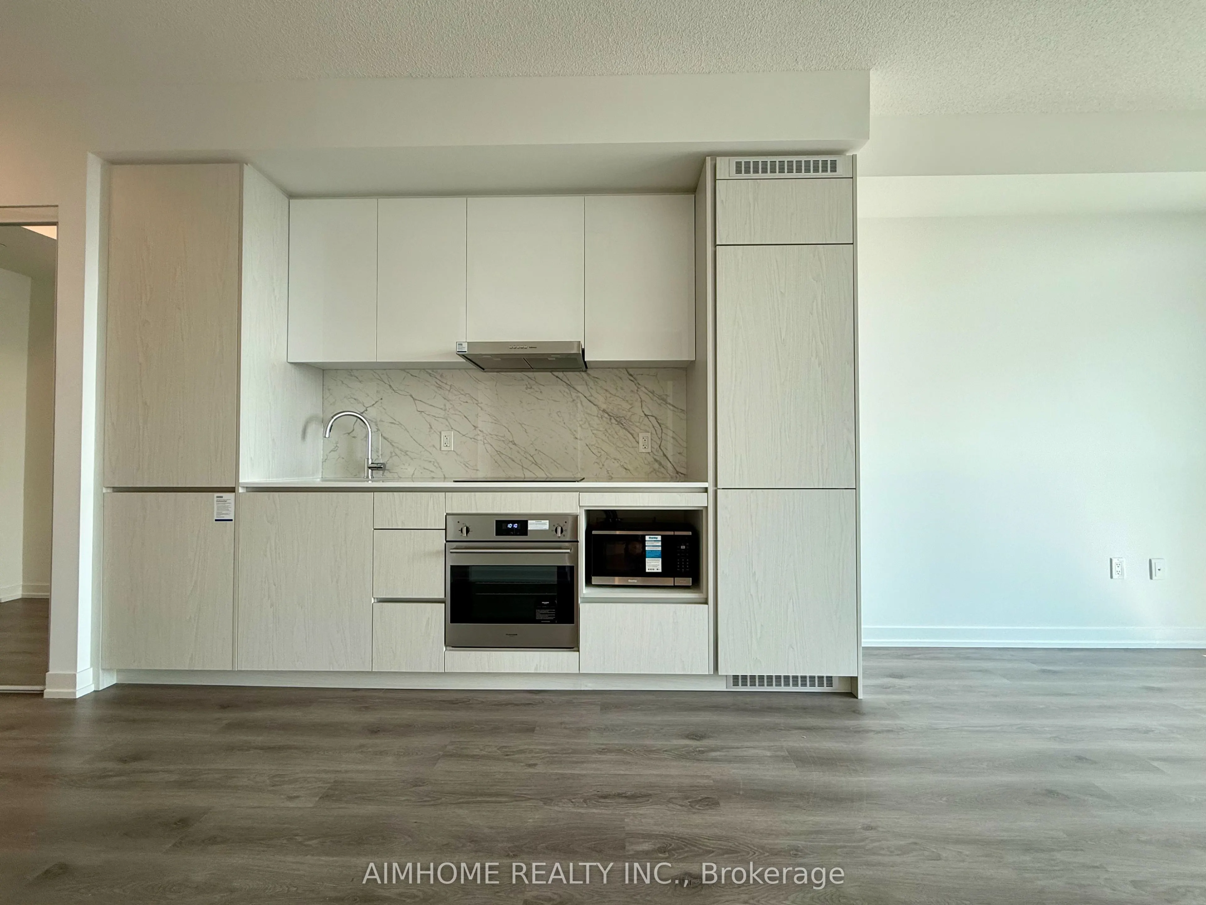 28 Interchange Way, #3207