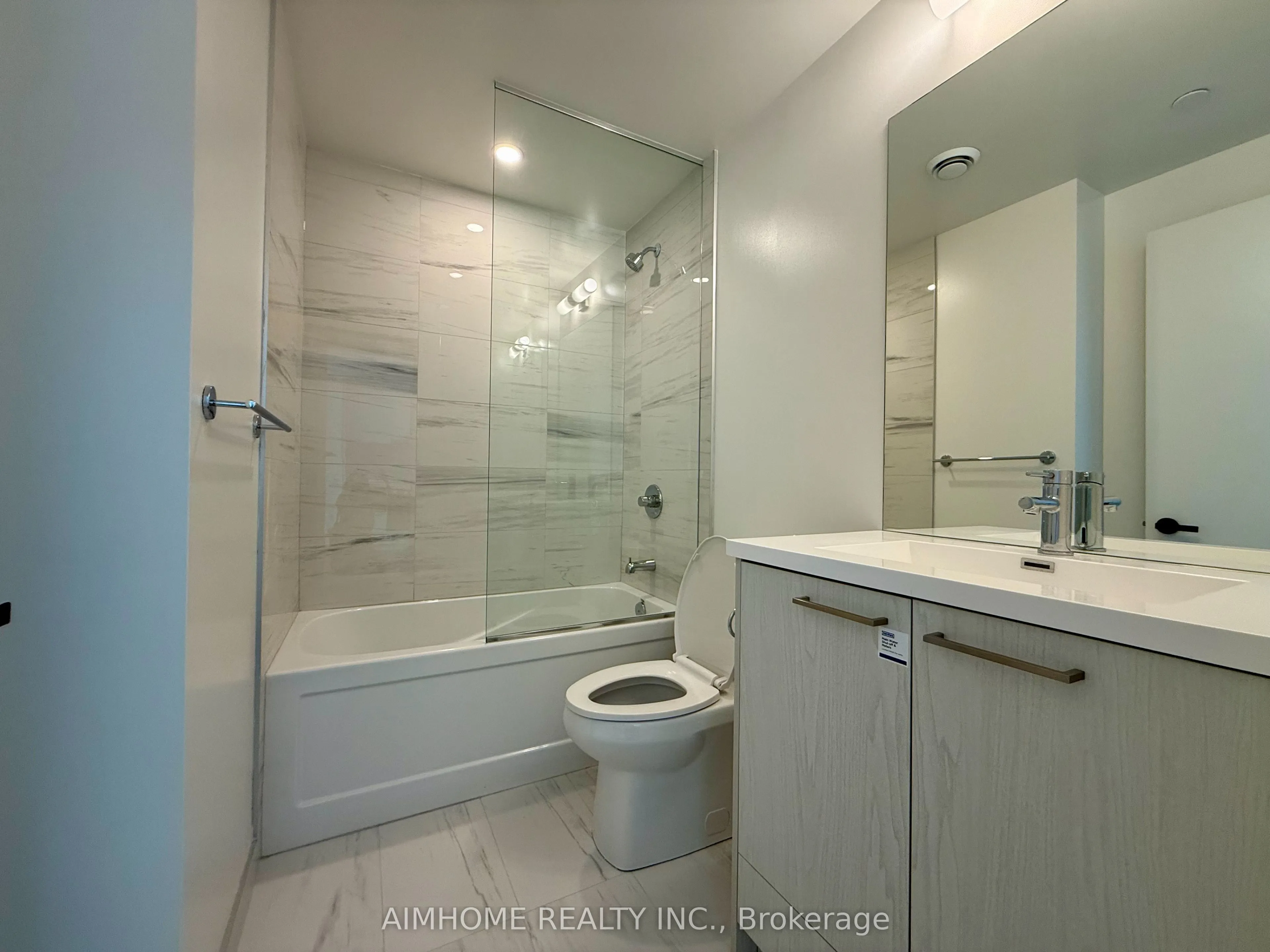 28 Interchange Way, #3207