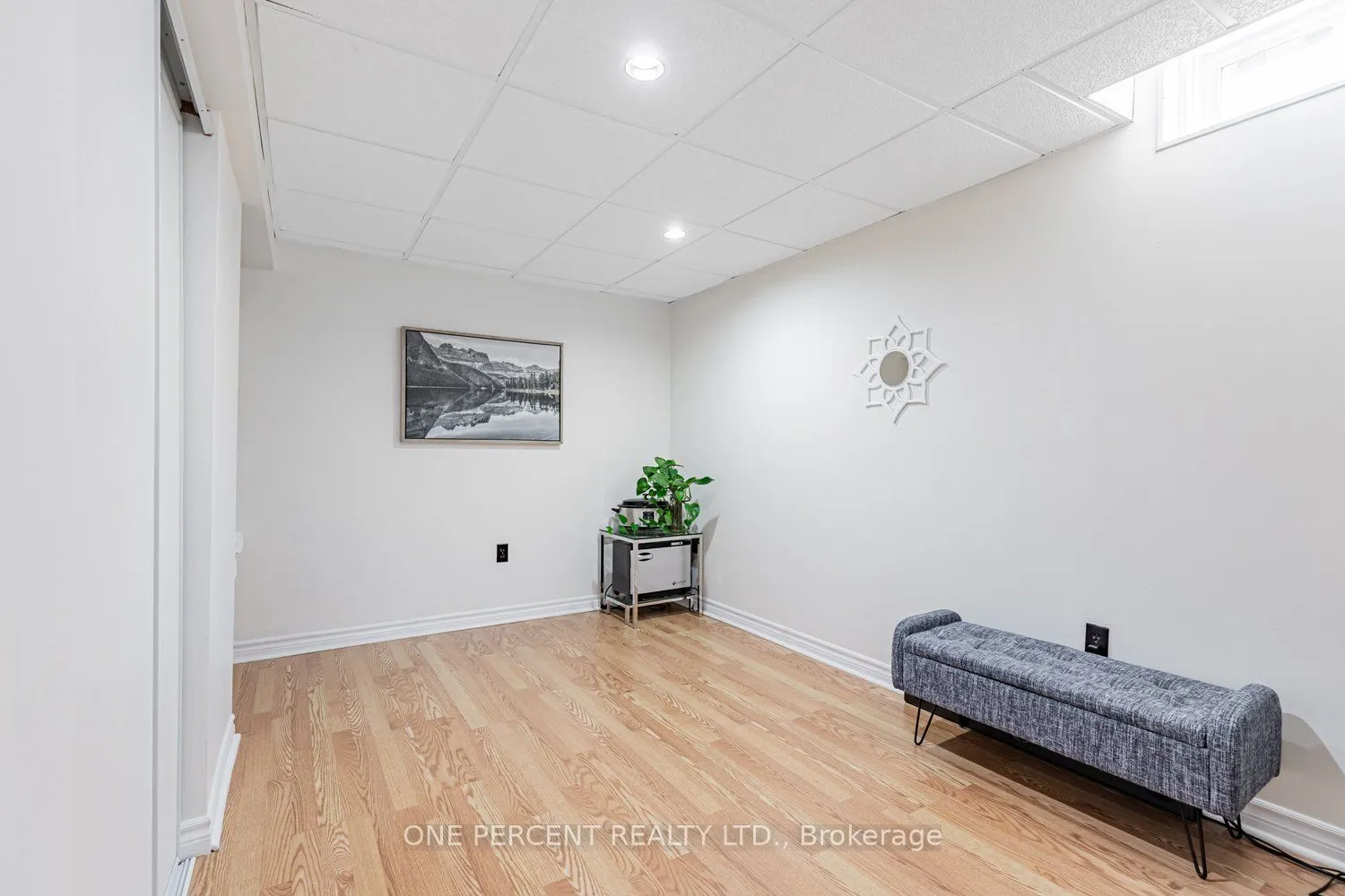 37 Lansbury Court