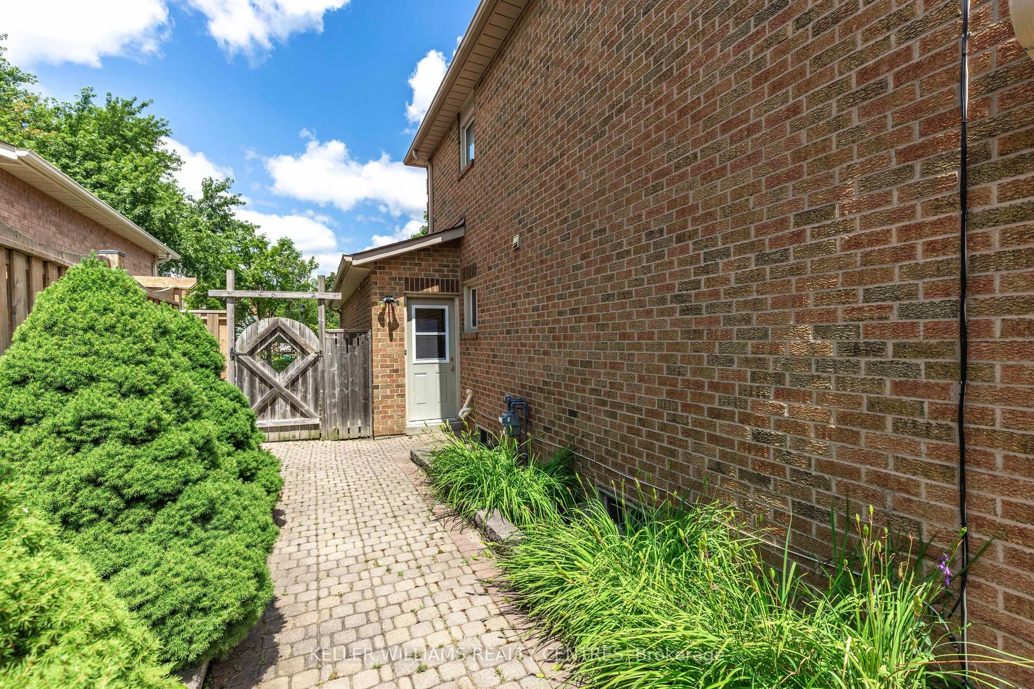 107 Rhodes Circle