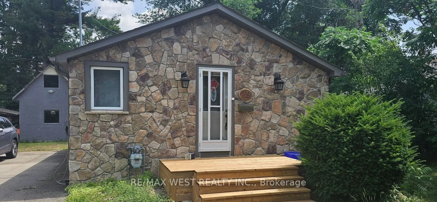 29 Pleasant Avenue