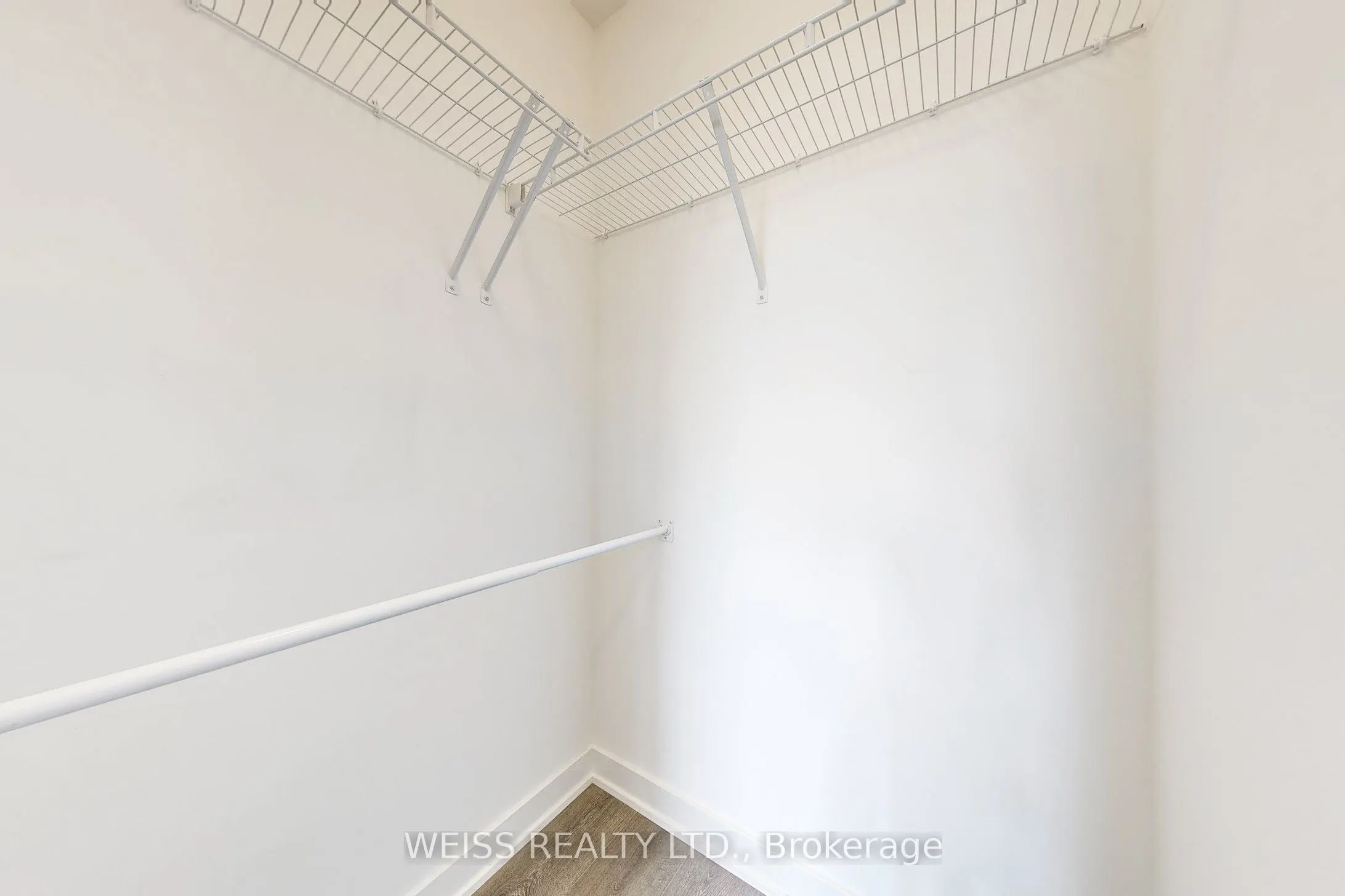75 Oneida Crescent, #802