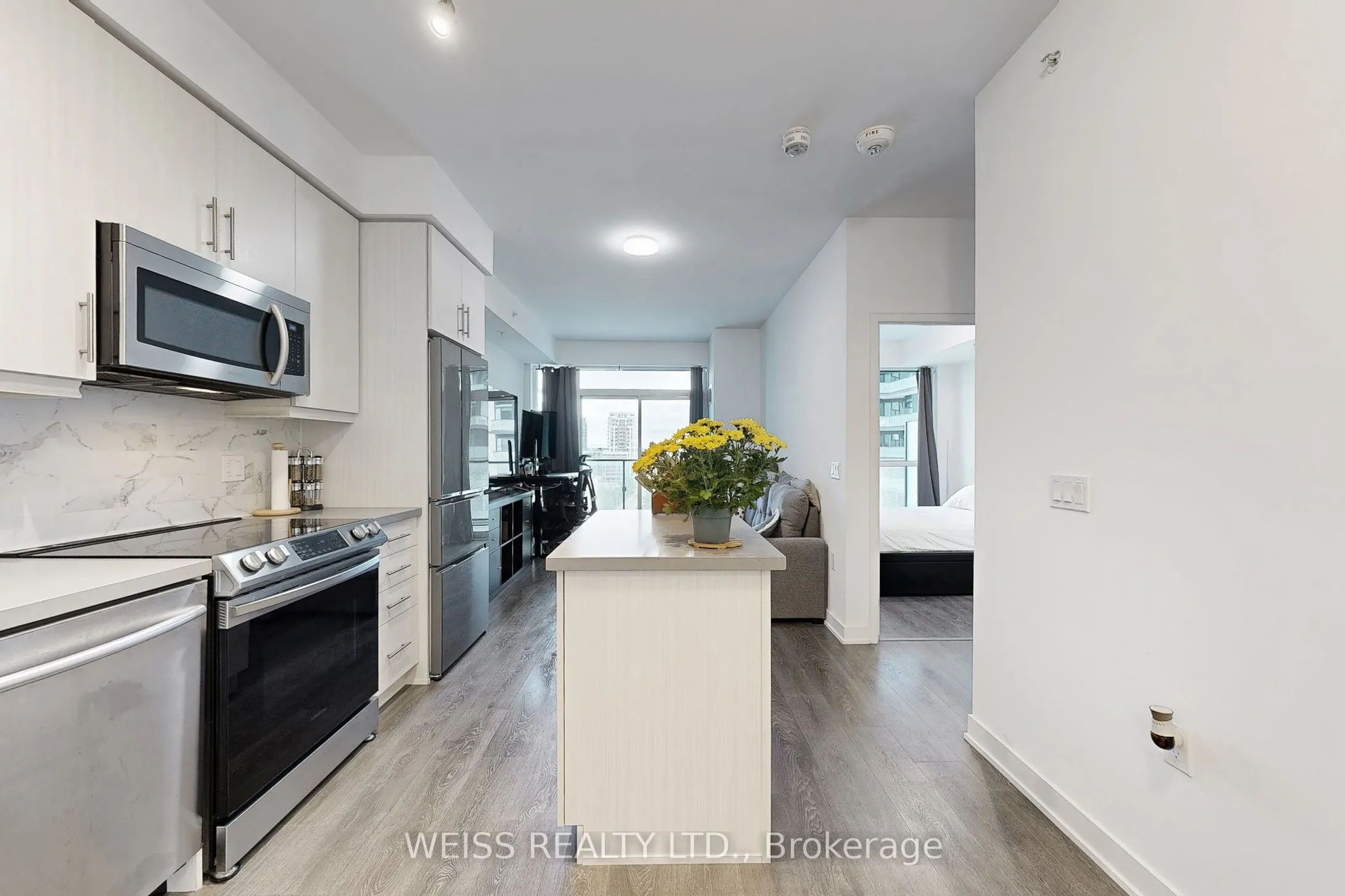 75 Oneida Crescent, #802