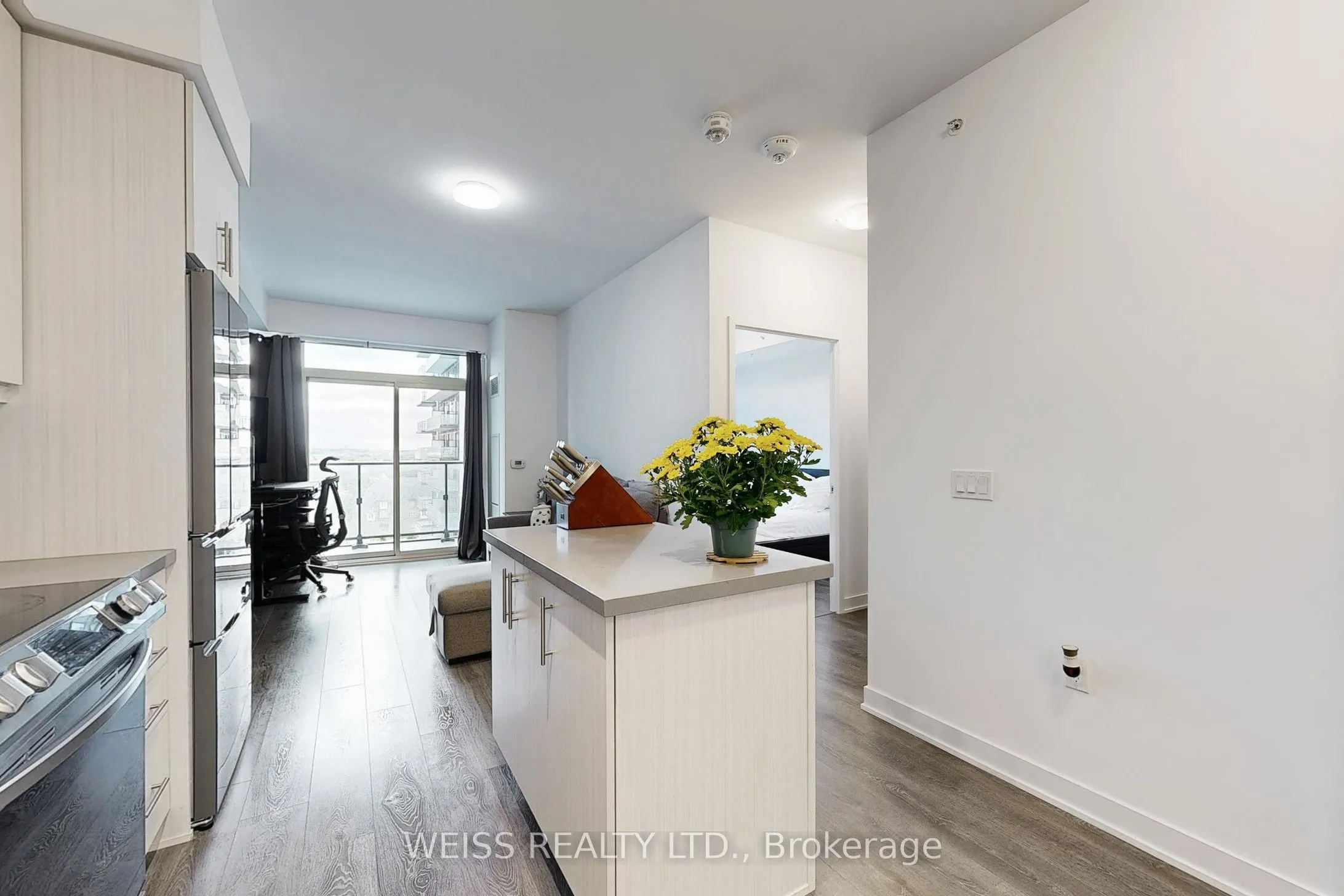 75 Oneida Crescent, #802