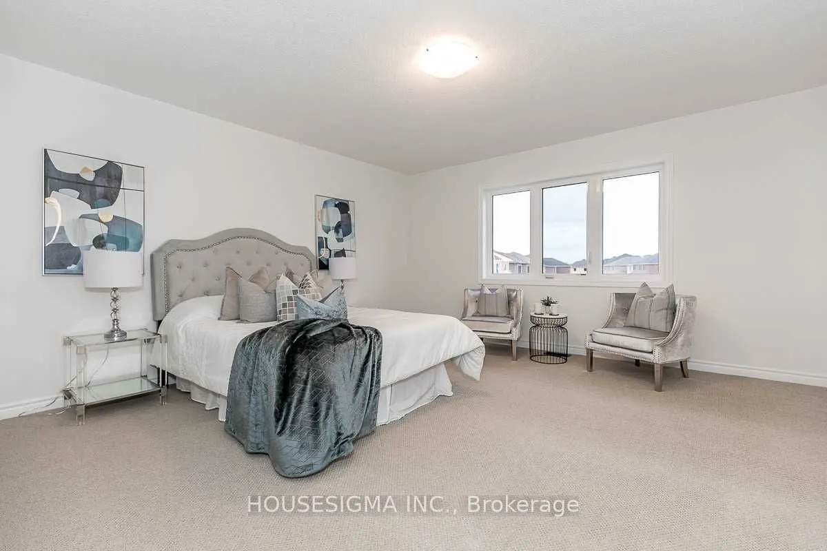 121 Ferragine Crescent