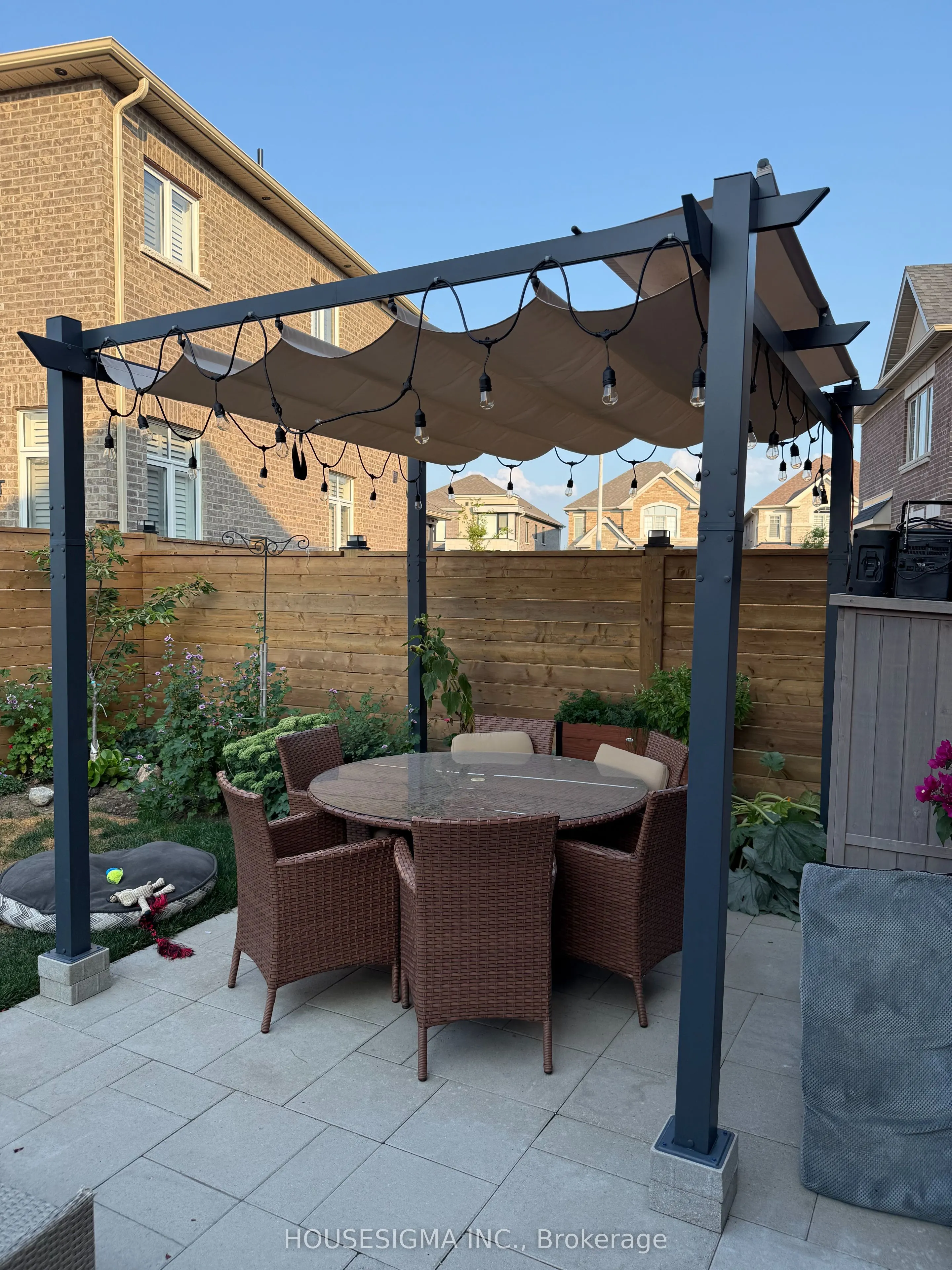 121 Ferragine Crescent