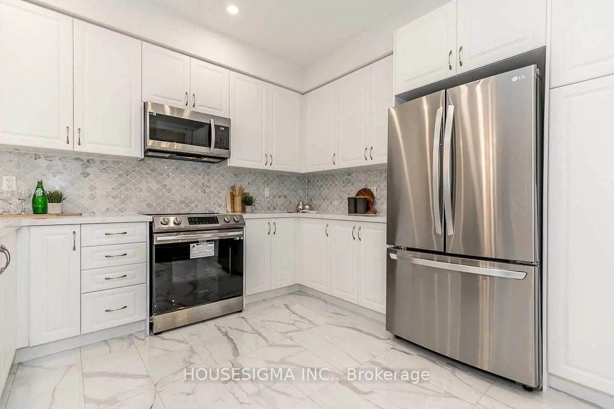 121 Ferragine Crescent