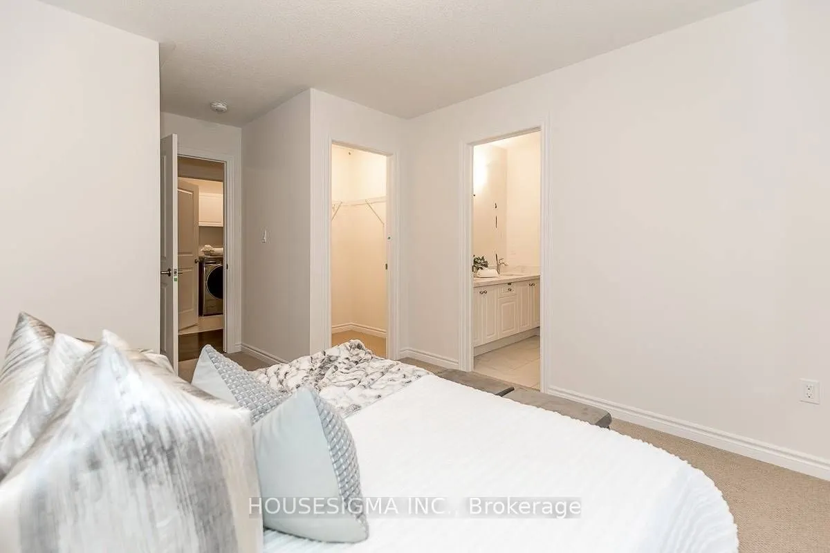 121 Ferragine Crescent