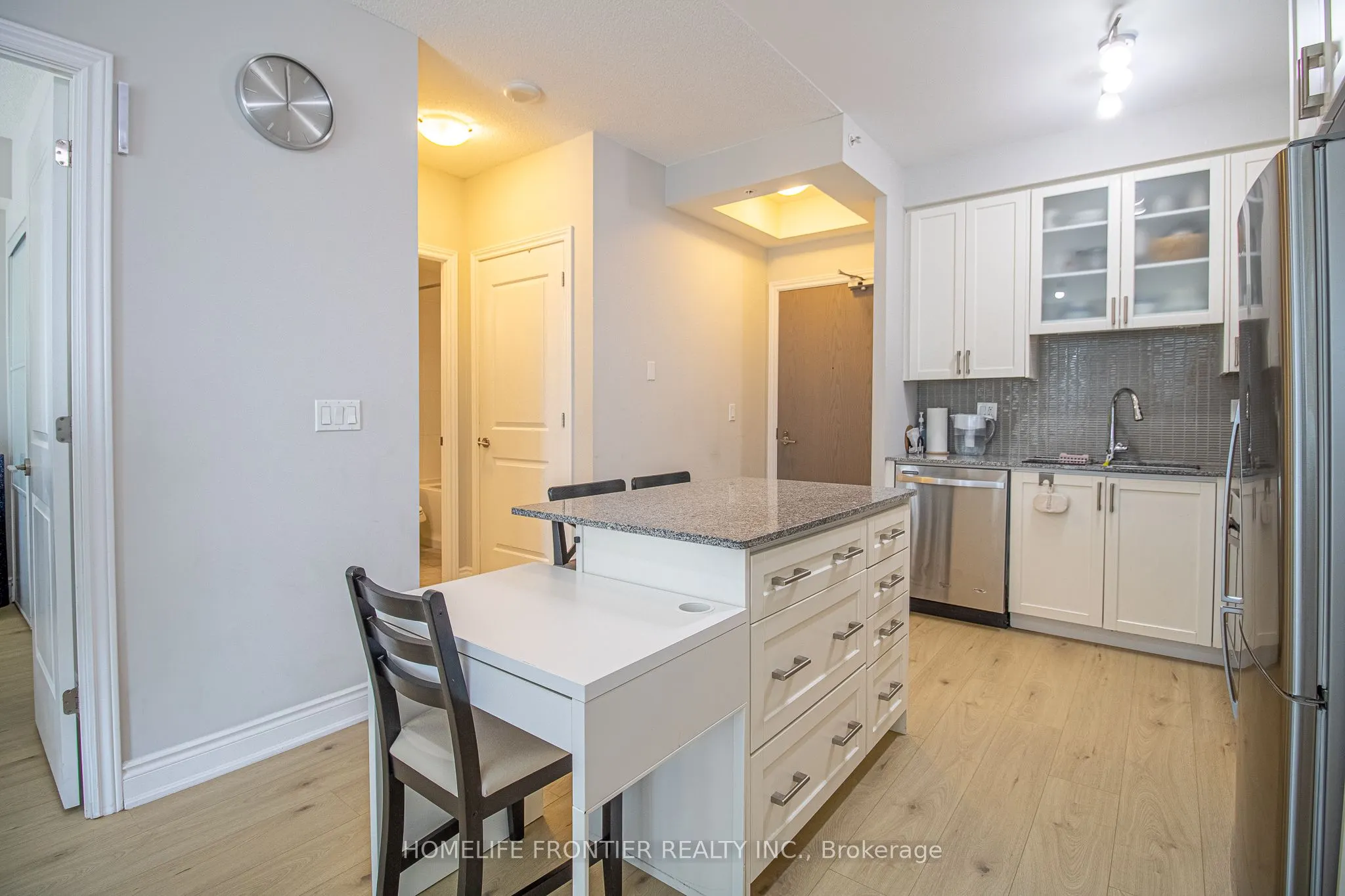 9090 Yonge Street, #609B
