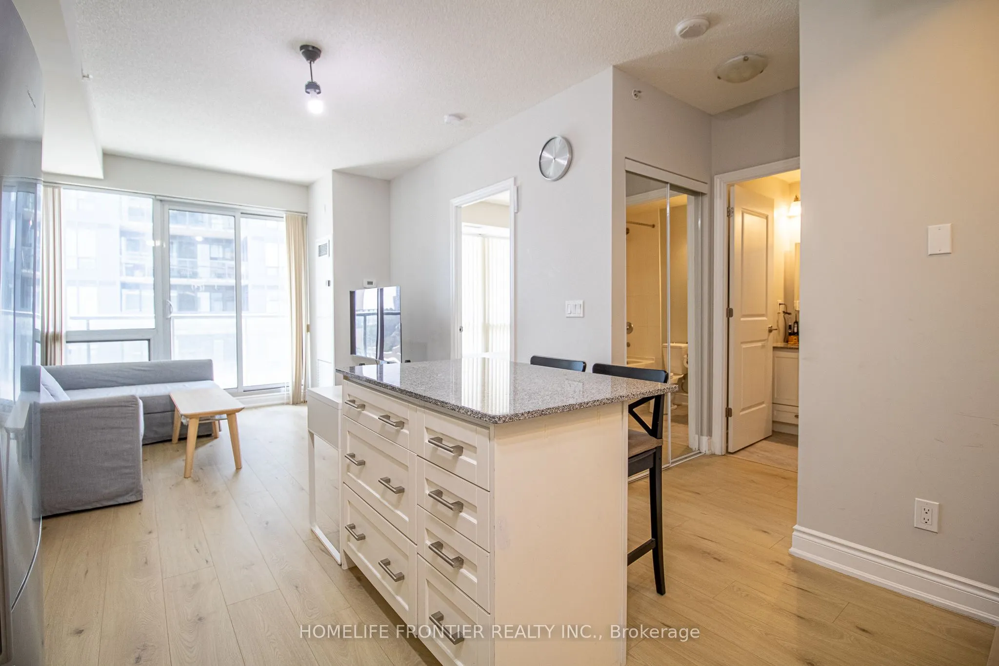 9090 Yonge Street, #609B