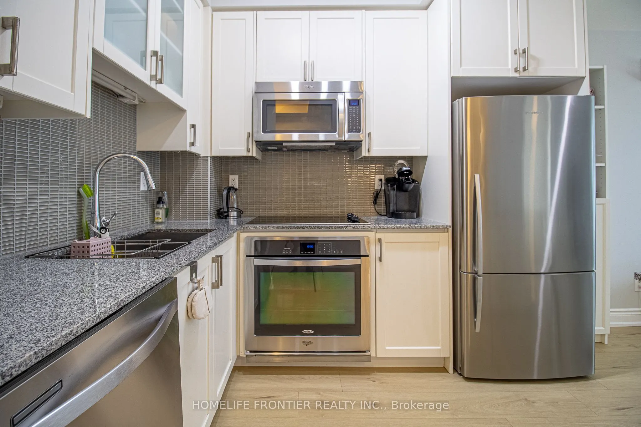 9090 Yonge Street, #609B