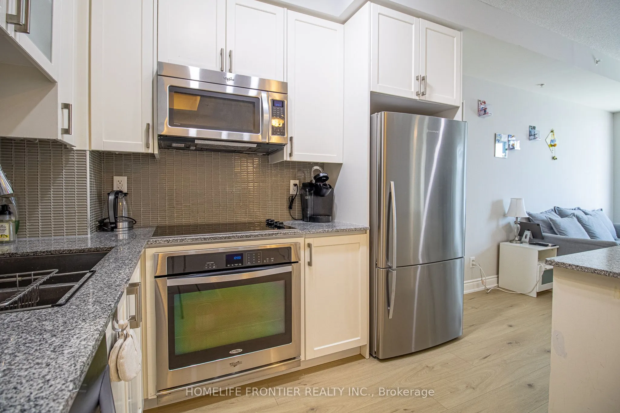 9090 Yonge Street, #609B