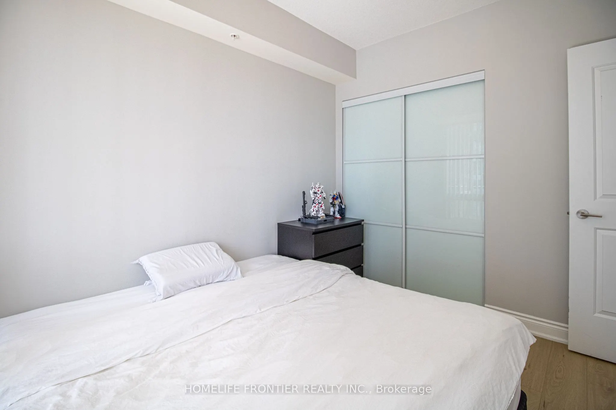 9090 Yonge Street, #609B