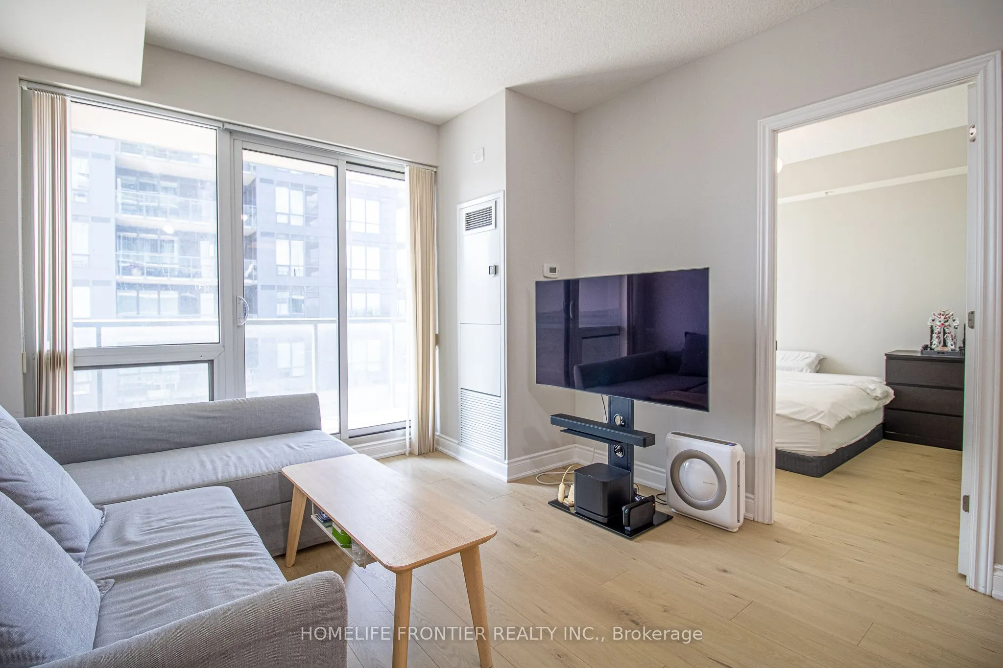 9090 Yonge Street, #609B