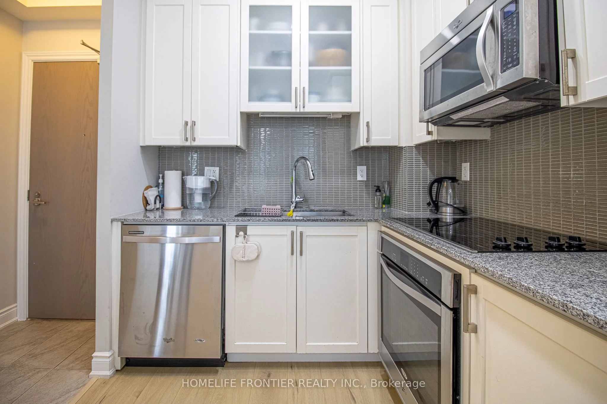 9090 Yonge Street, #609B