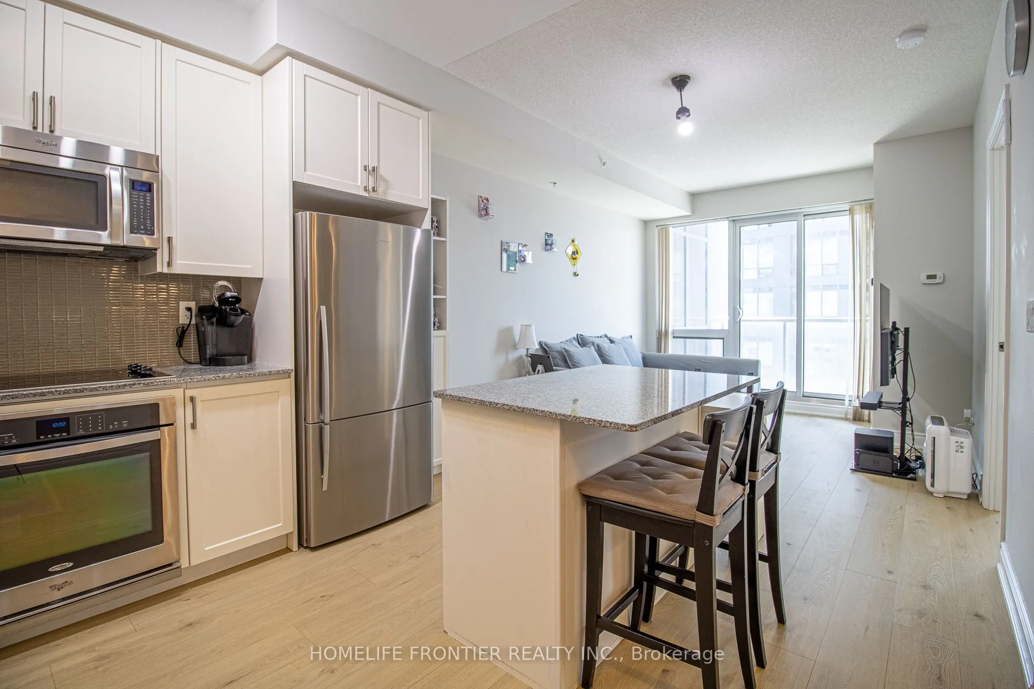 9090 Yonge Street, #609B
