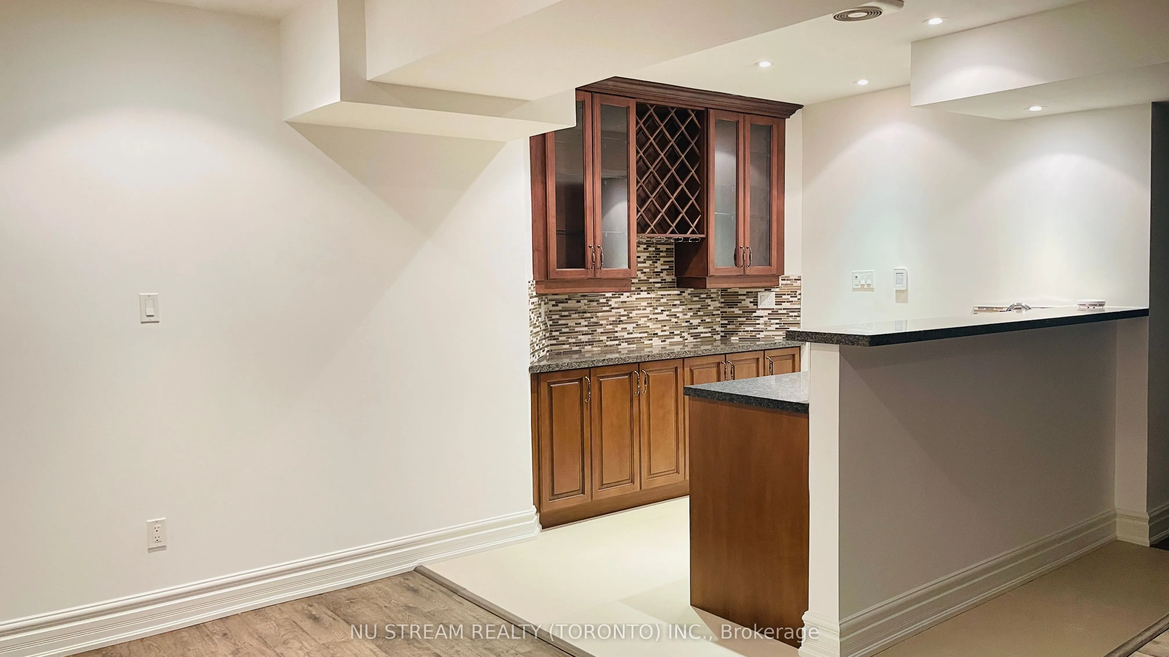 4 Willow Creek Drive