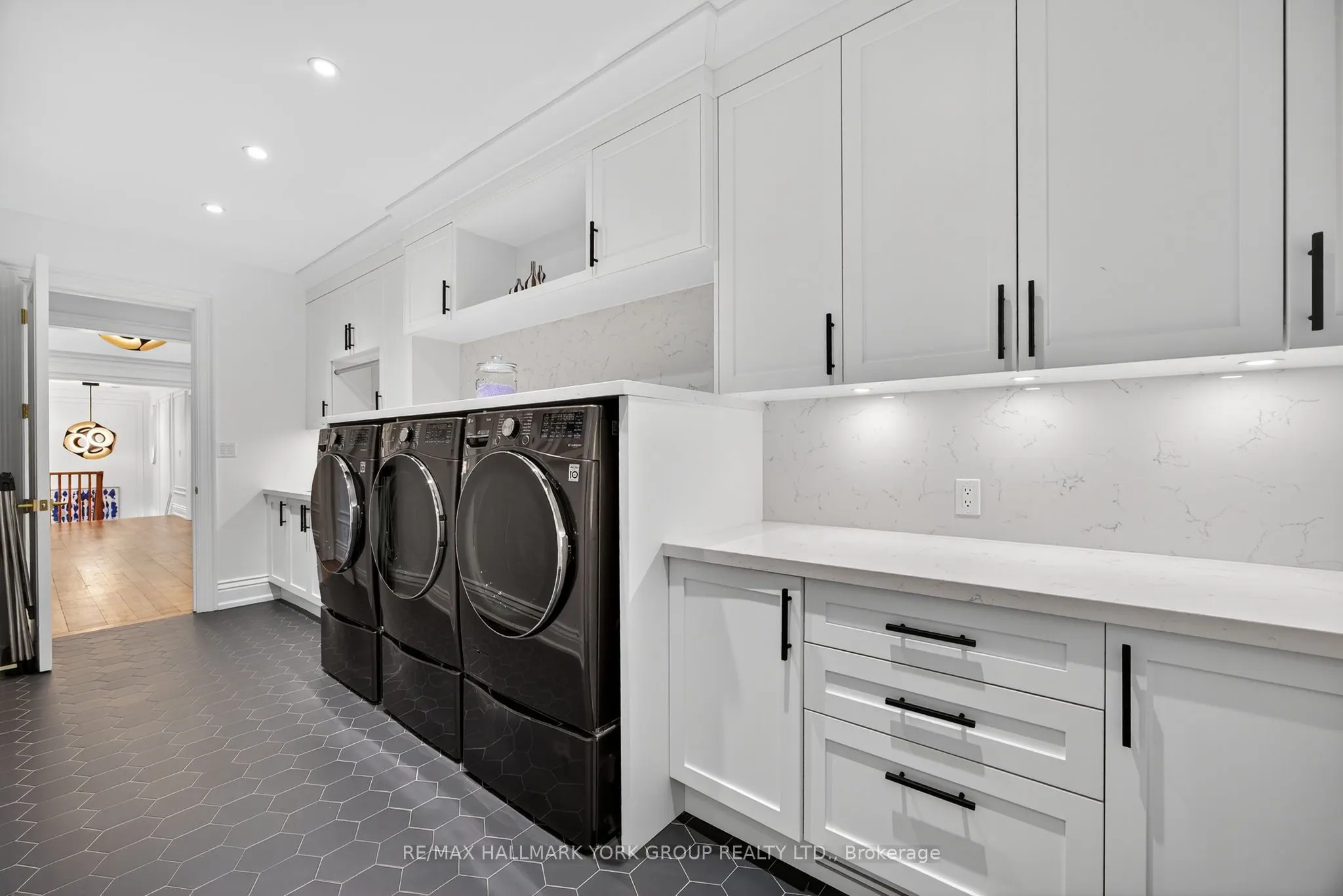 108 Kennedy Street W