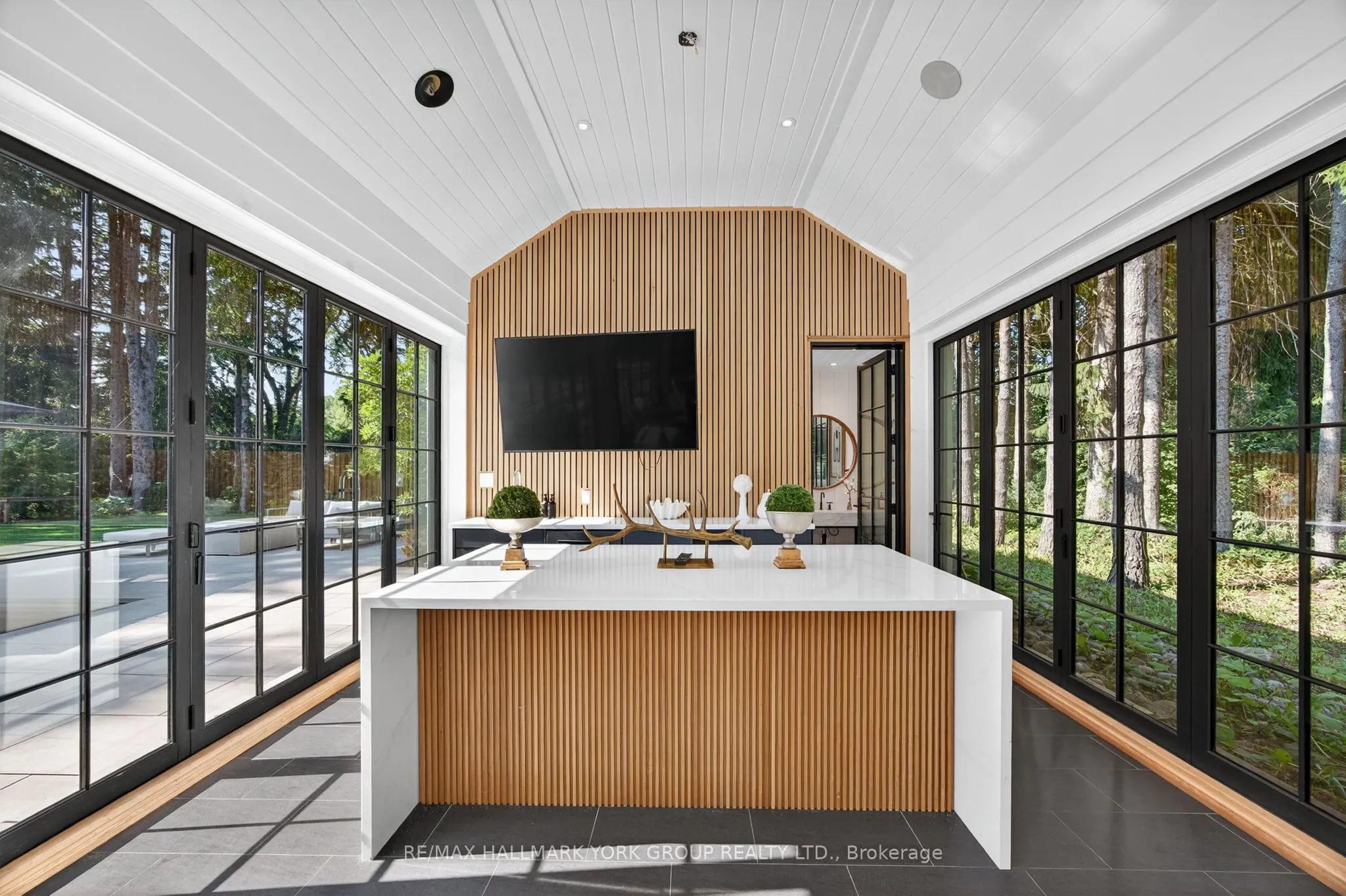 108 Kennedy Street W