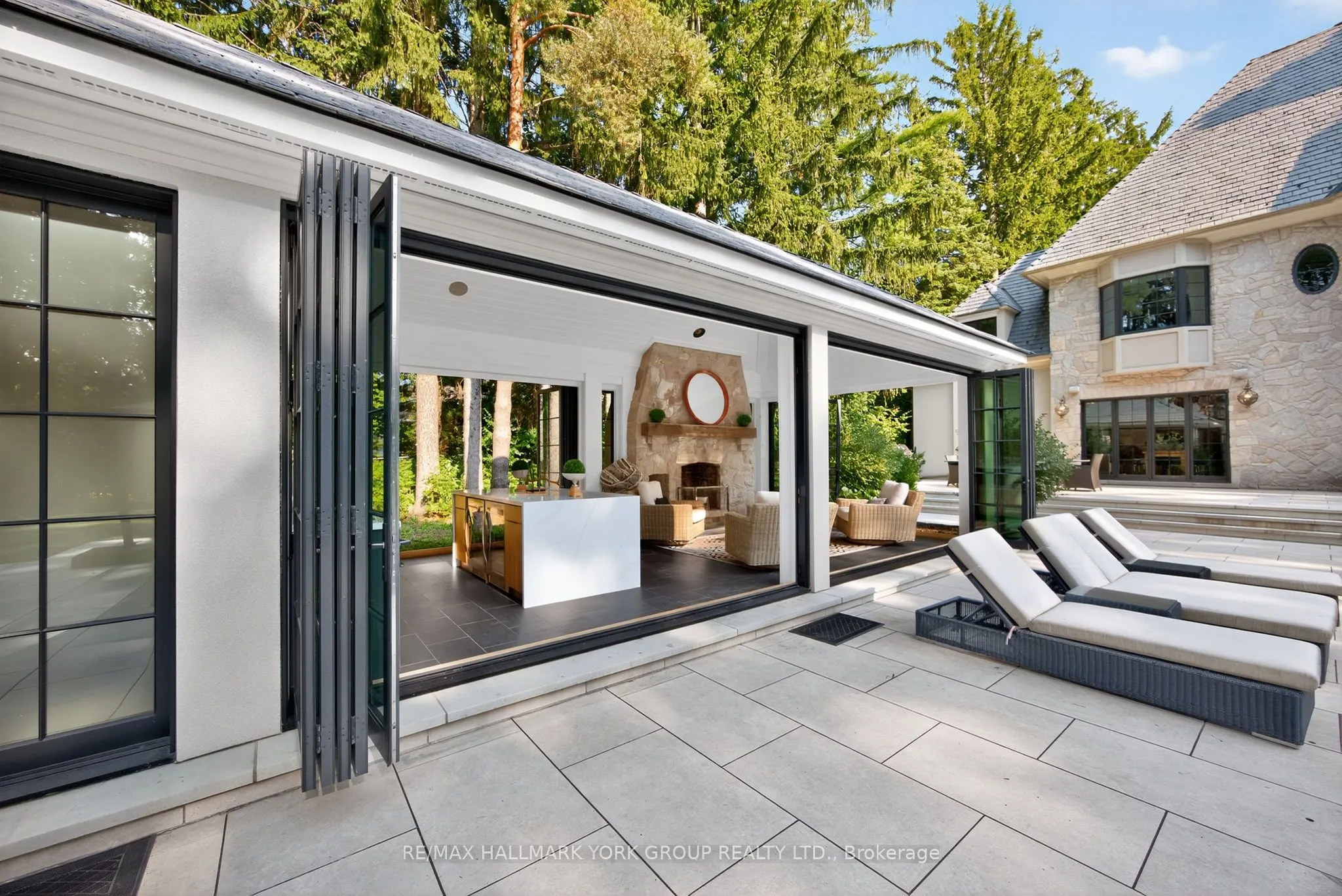 108 Kennedy Street W