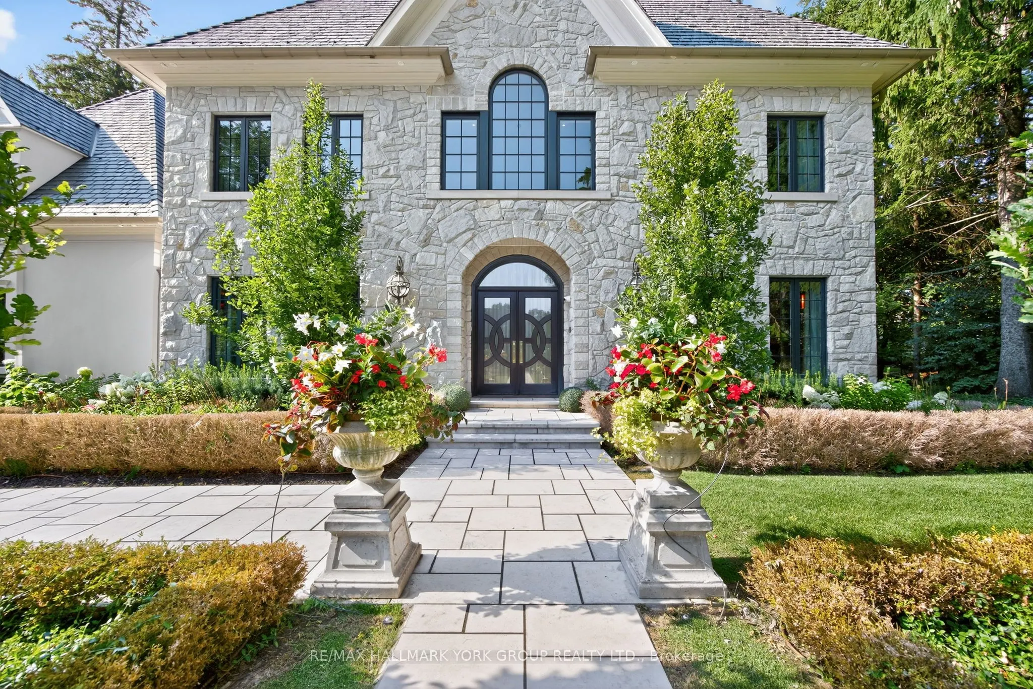 108 Kennedy Street W