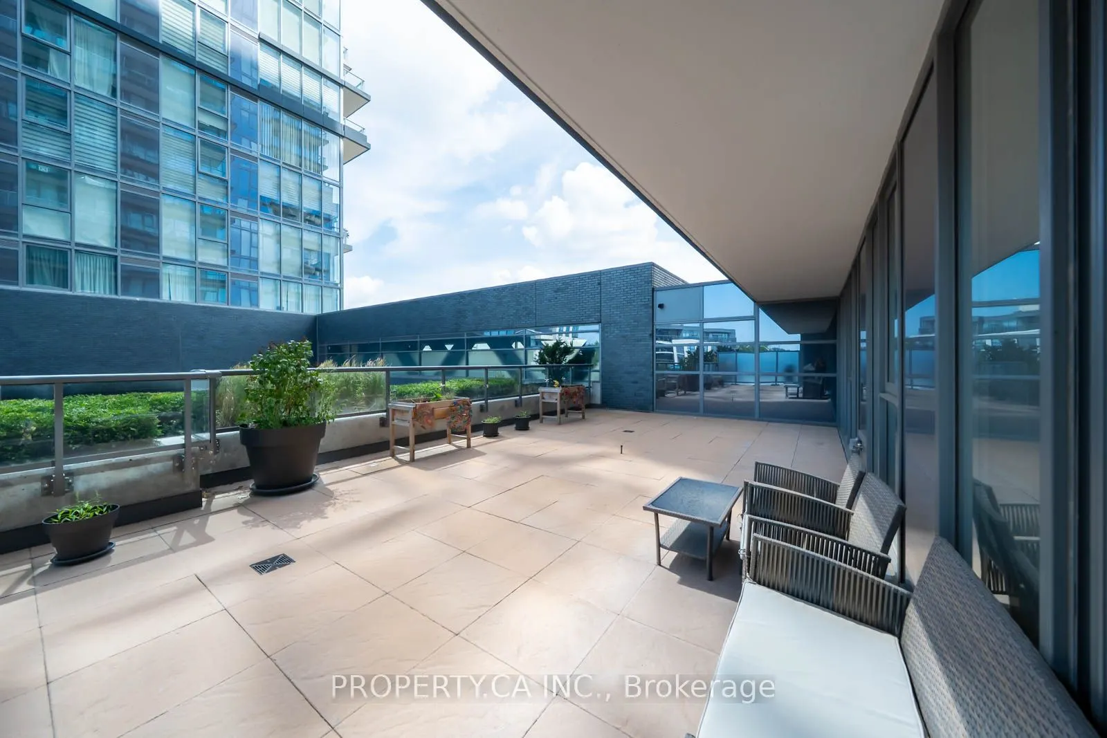 10 Gatineau Drive, #216W