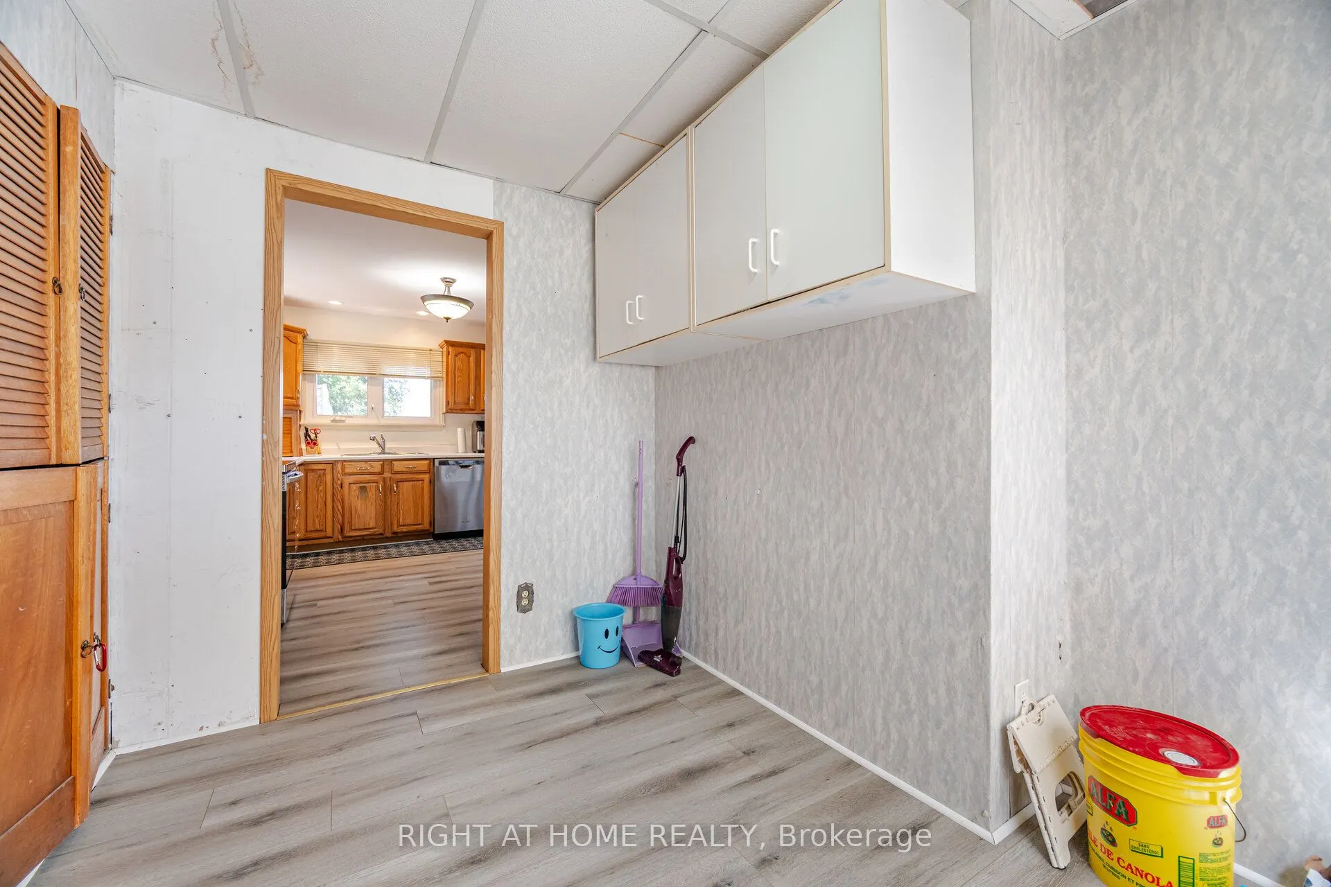 428 Lake Drive S