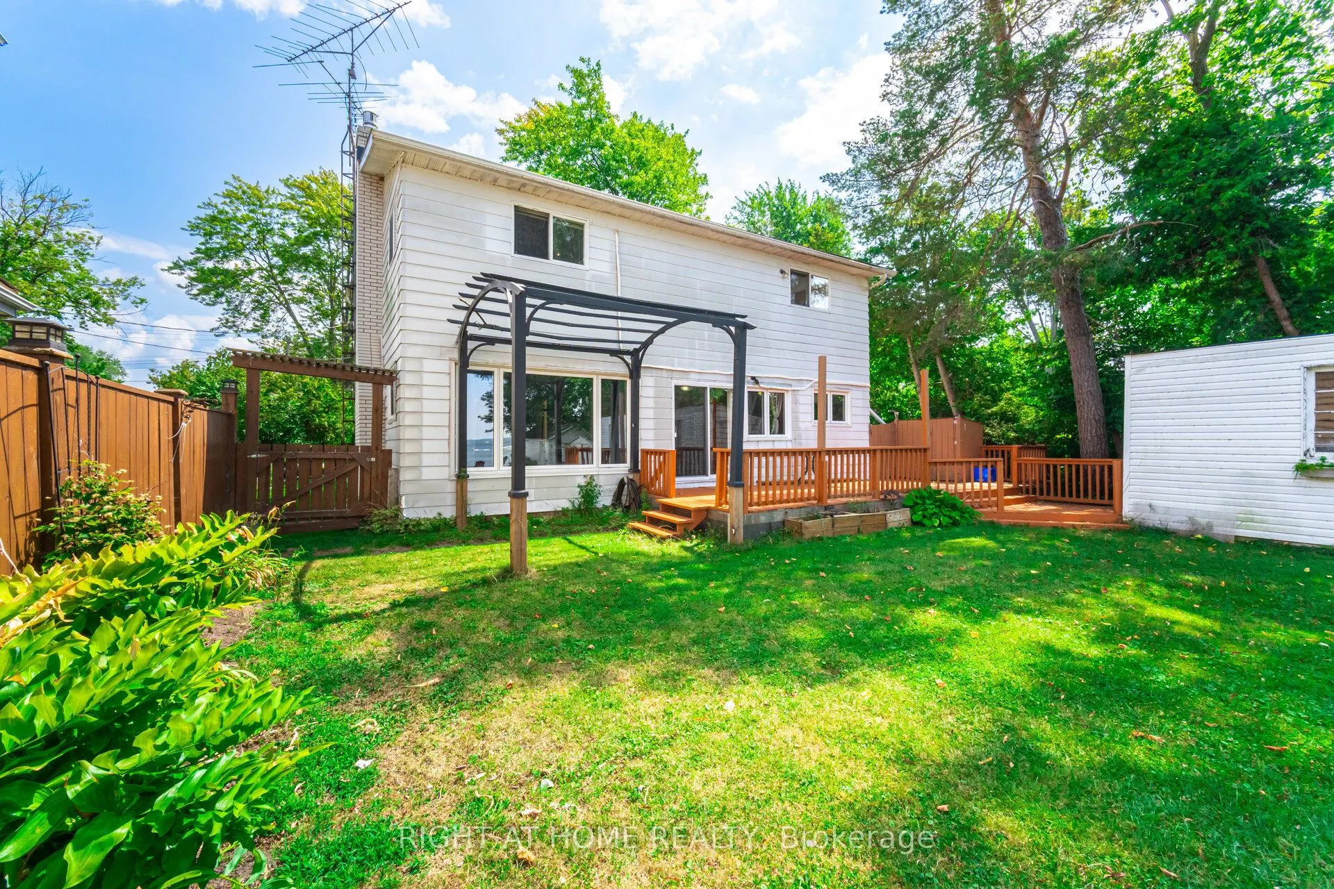 428 Lake Drive S