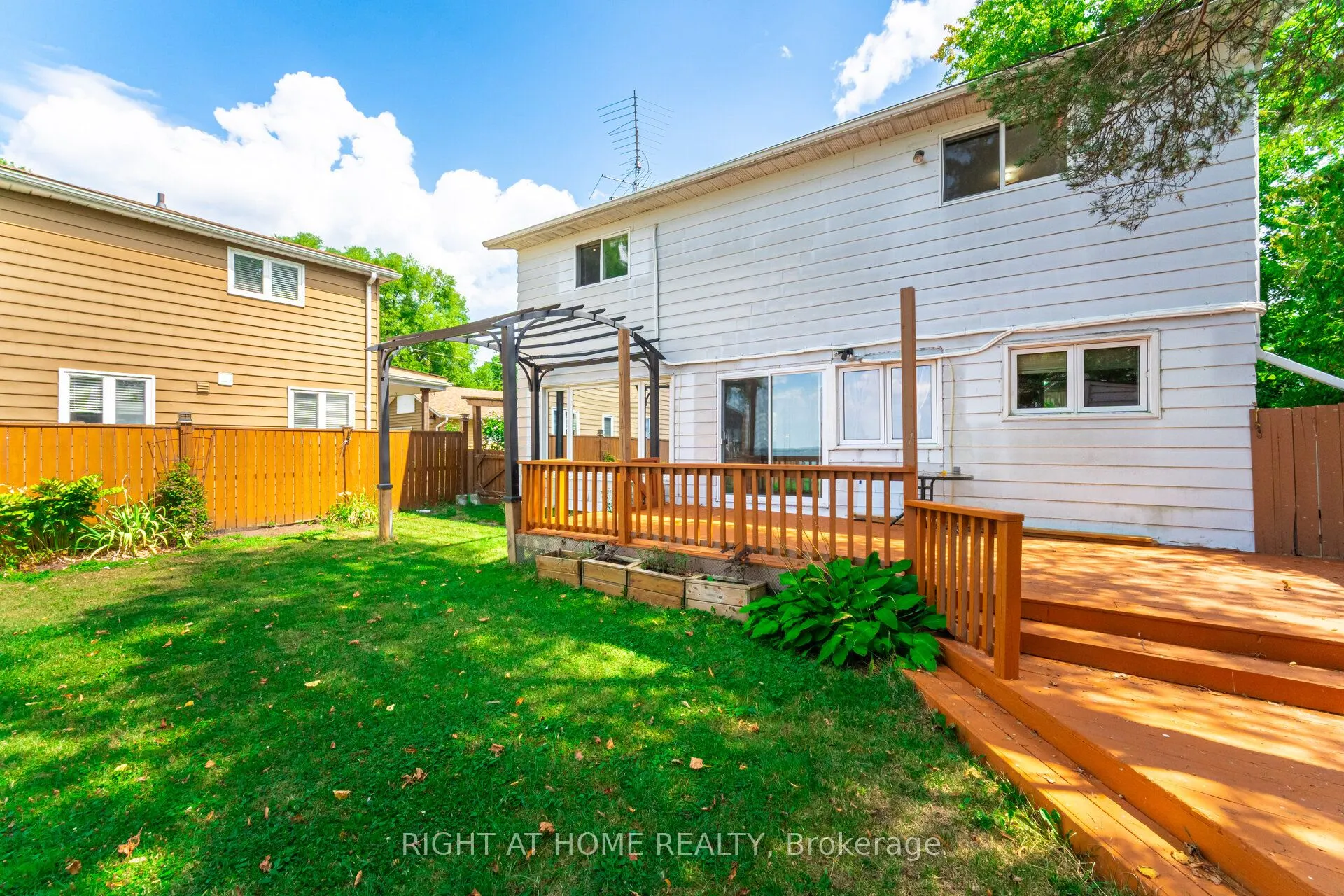 428 Lake Drive S