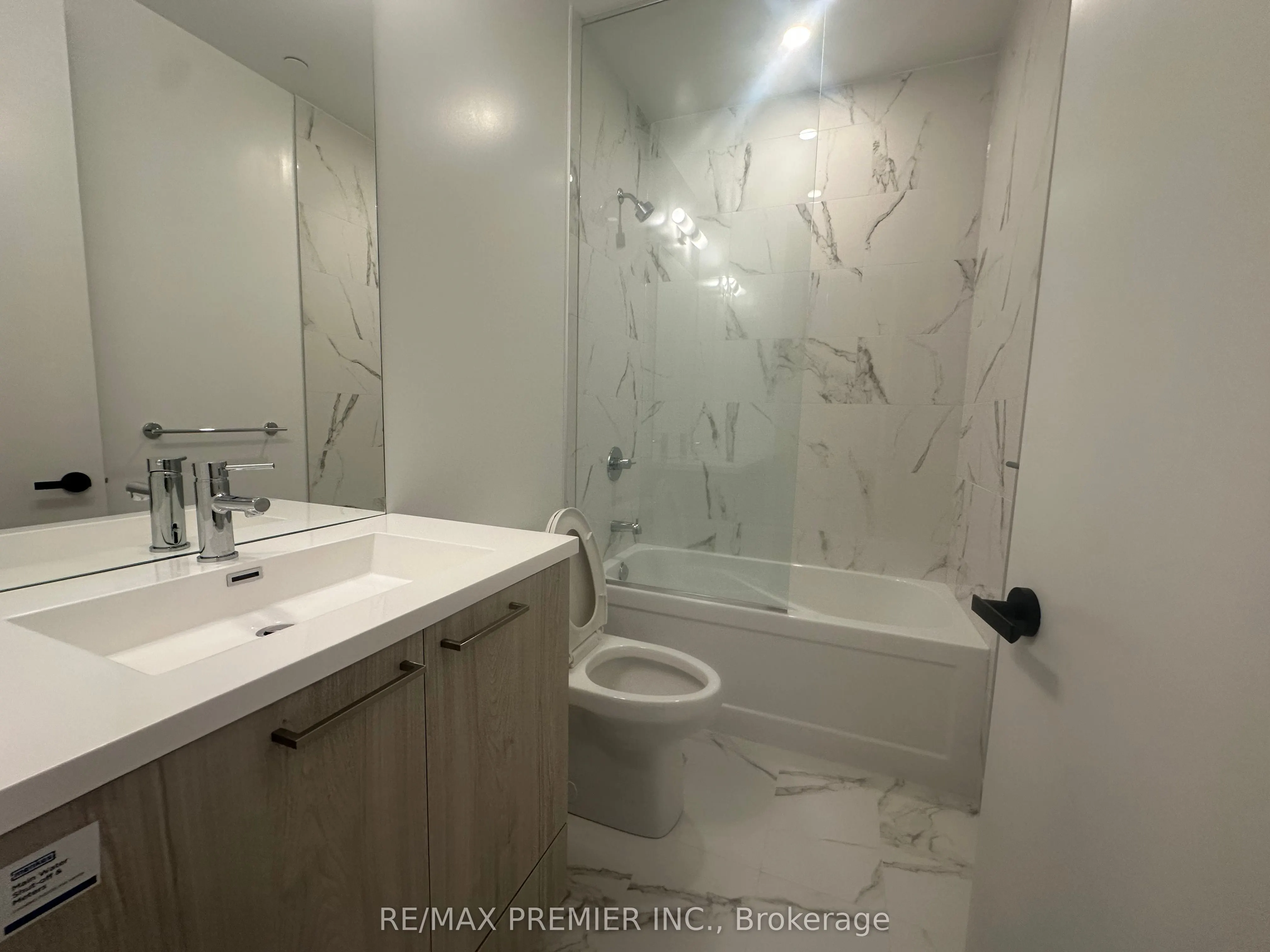 225 COMMERCE Street, #5808