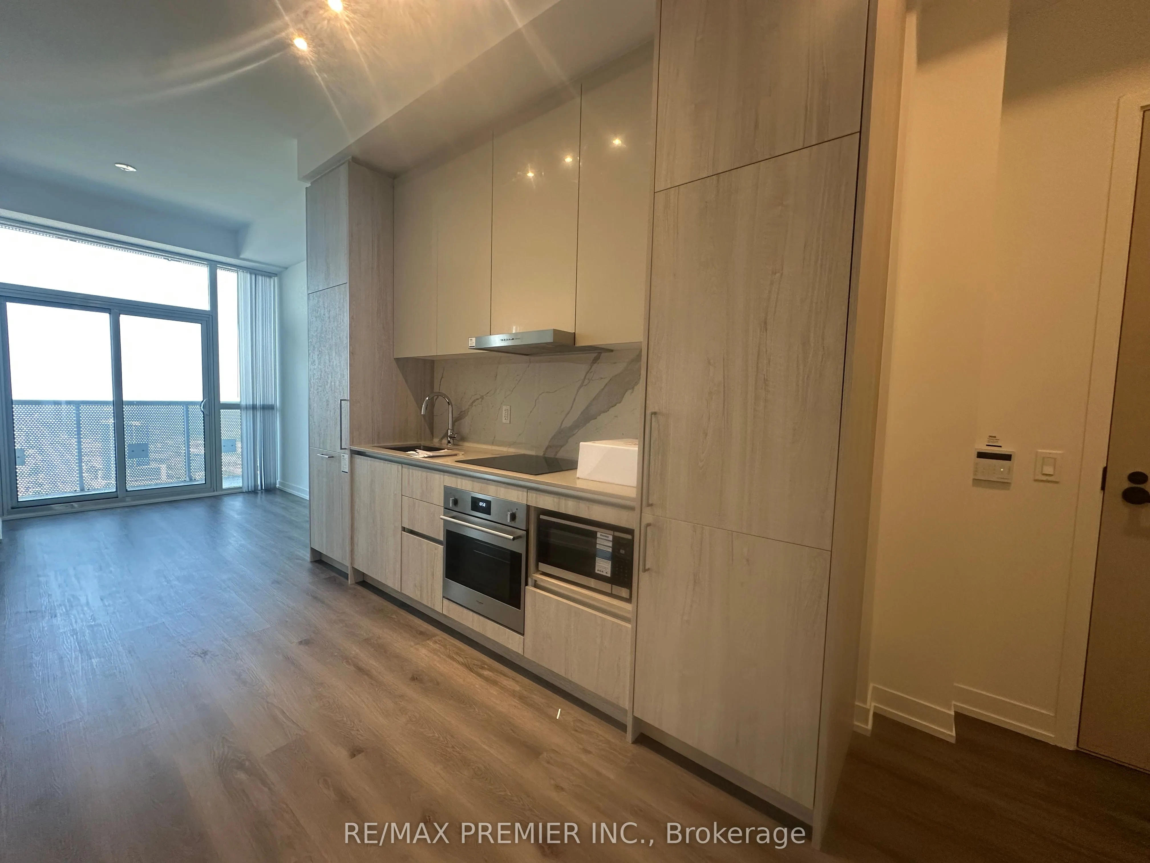 225 COMMERCE Street, #5808